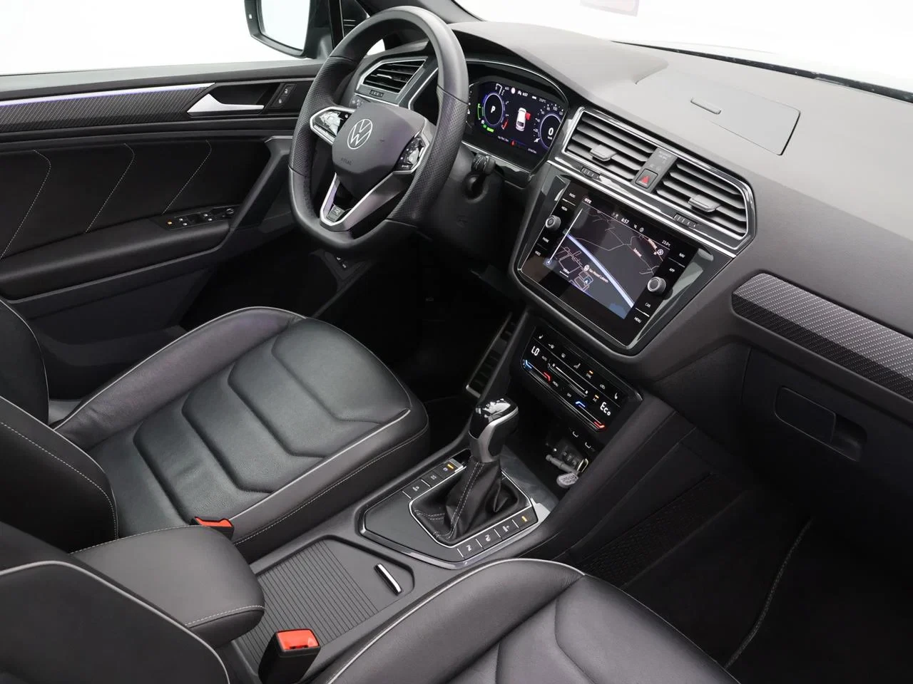 Volkswagen Tiguan eHybrid (PHEV) Tiguan eHybrid 1.4PHEV R-Line Business Premium 150PK *AUTOMAAT*PANODAK*TREKHAAK*LEDER*CAMERA*ACC*PDC*...*