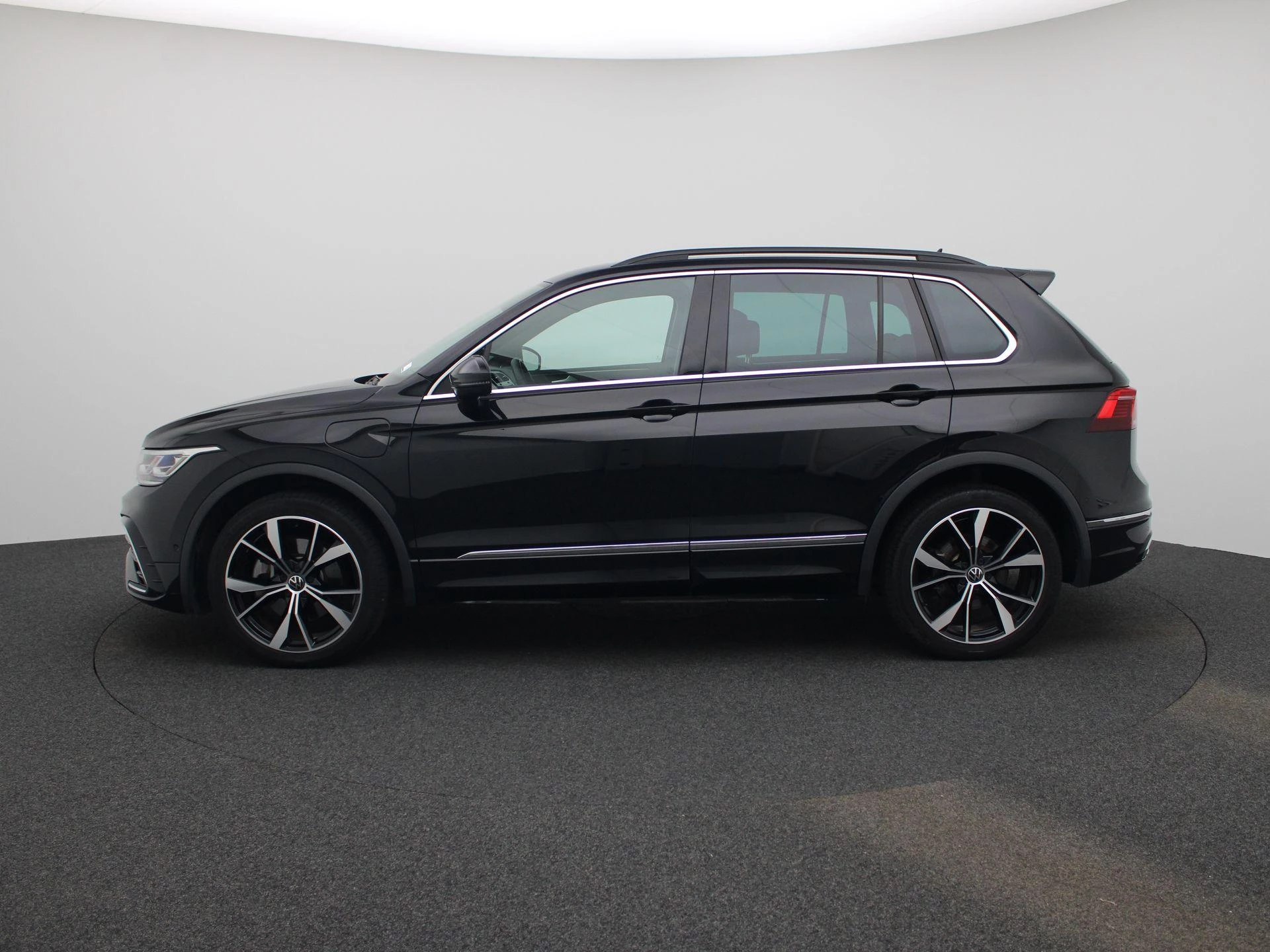 Volkswagen-Tiguan-image-3