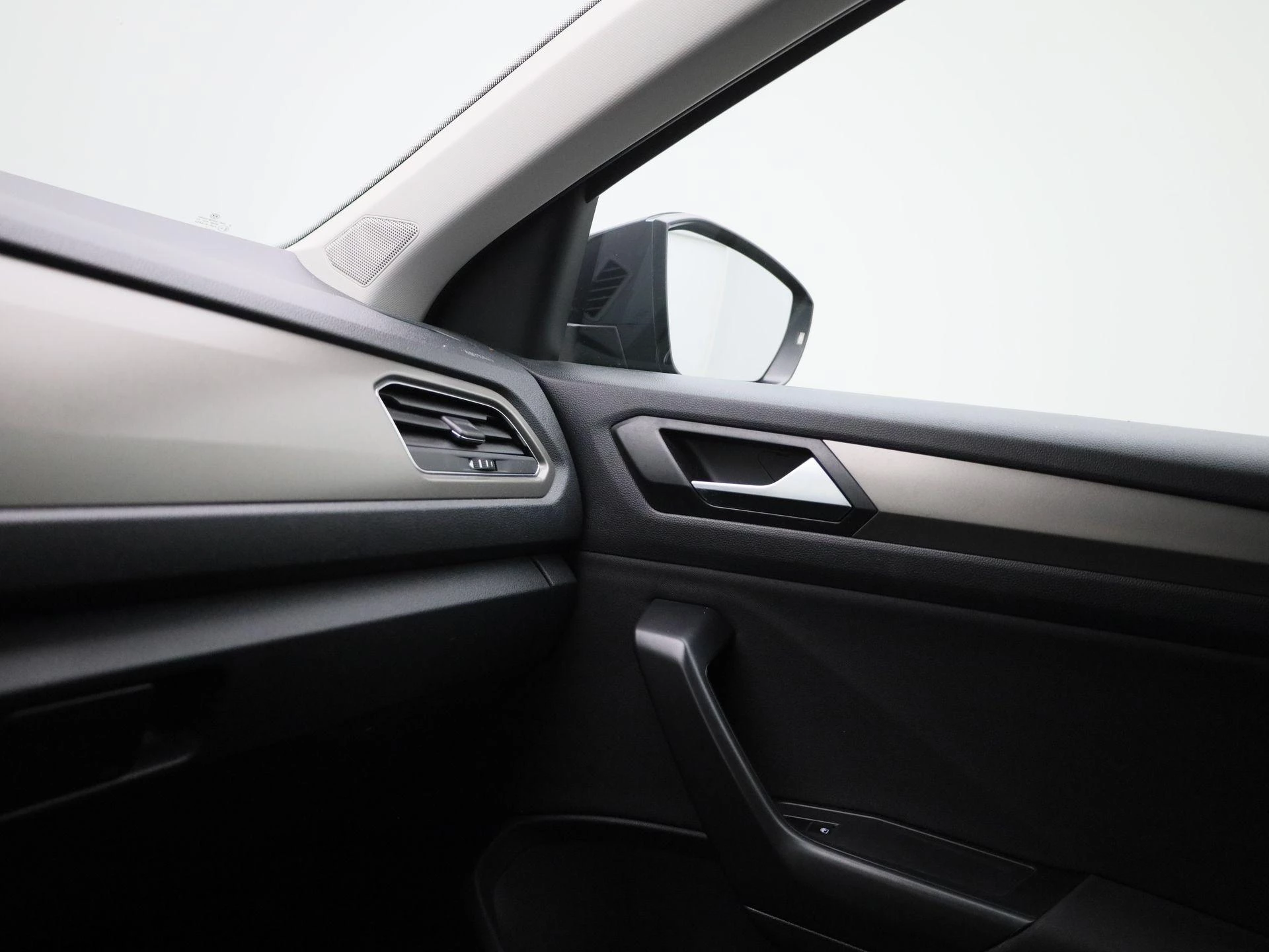 Volkswagen-T-Roc-image-22