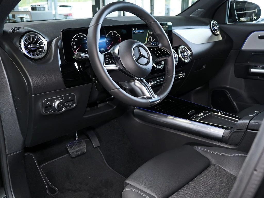 Mercedes-Benz-GLA 180 d-image-5