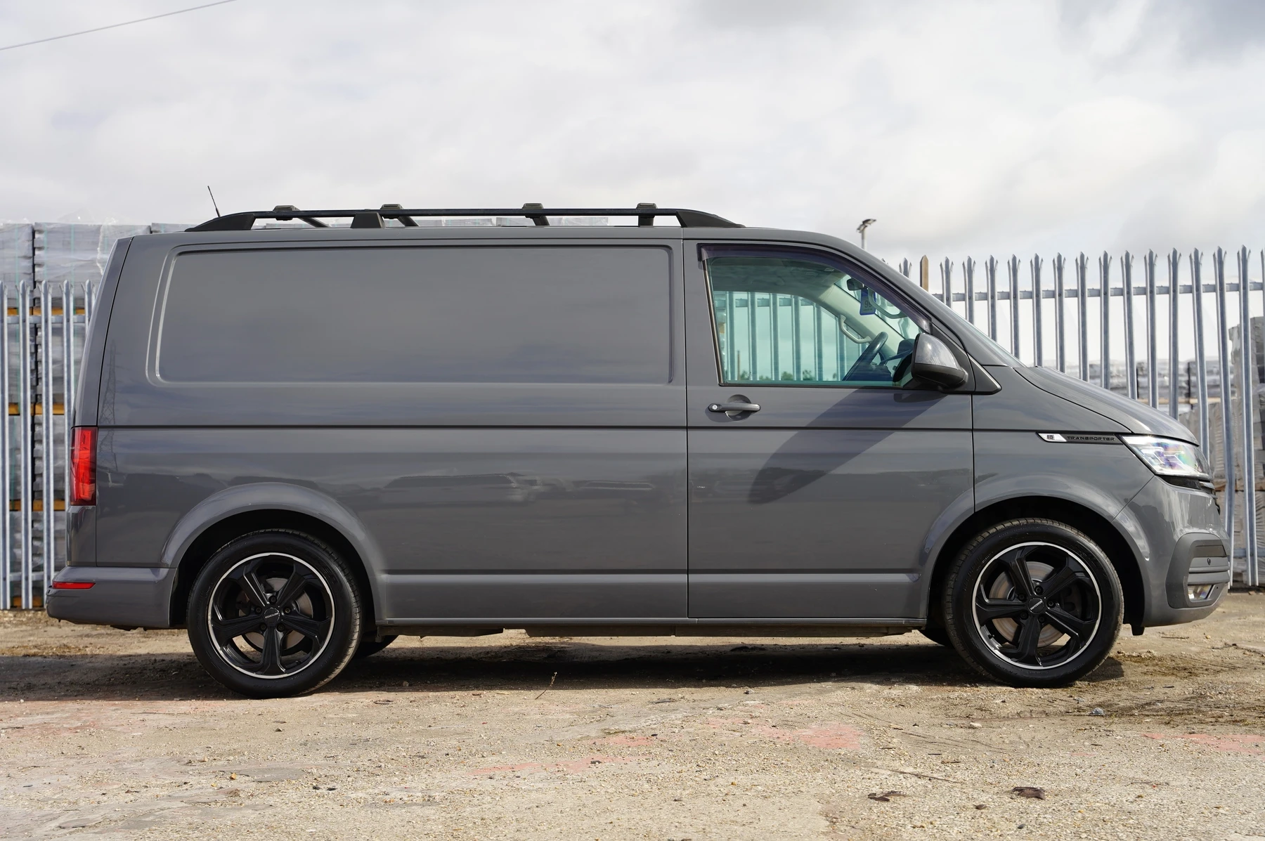 Volkswagen-Transporter-image-3