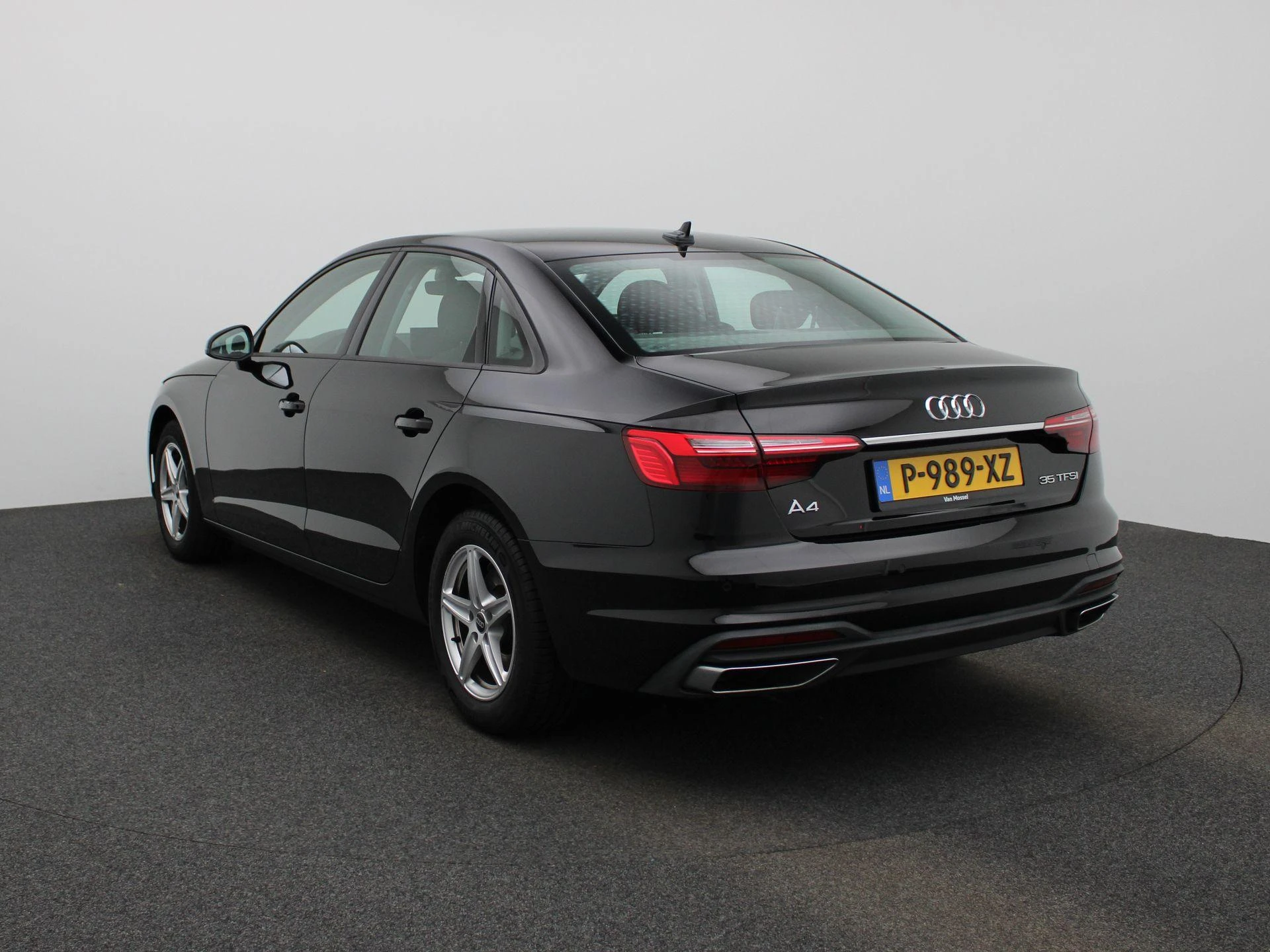 Audi-A4-image-1
