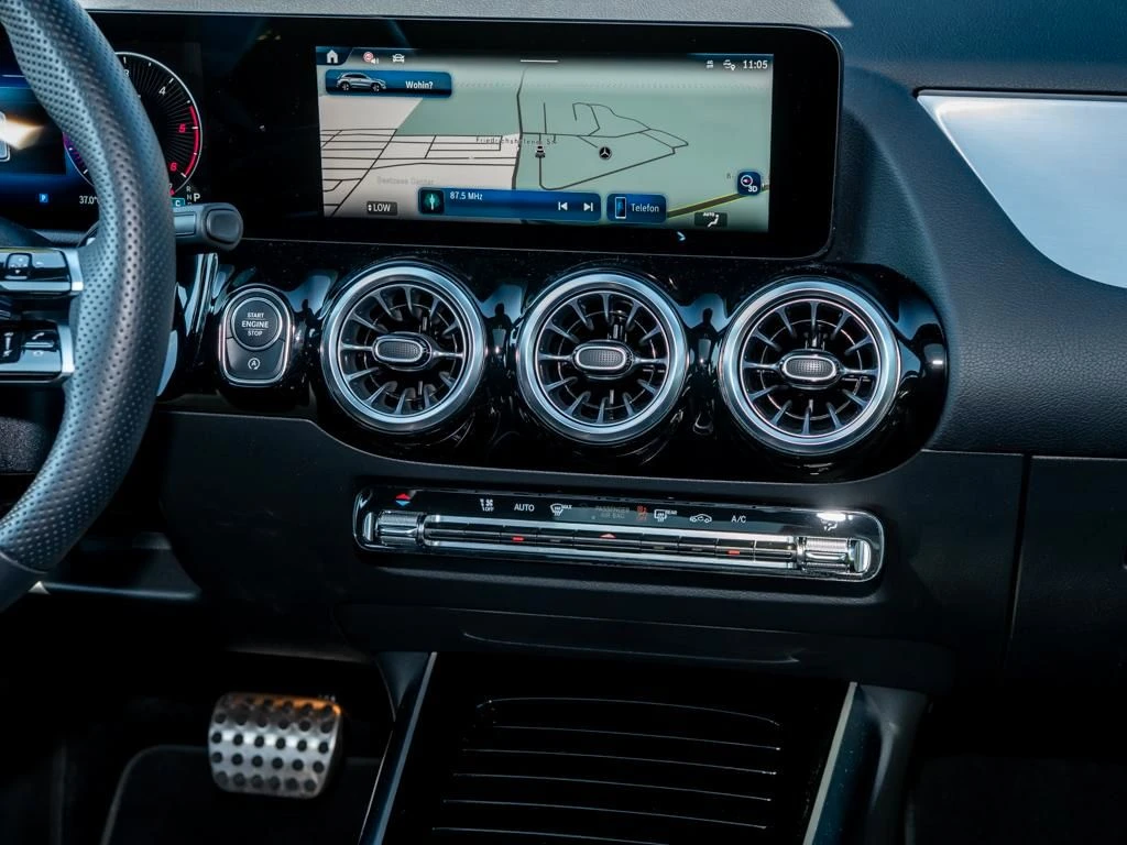 Mercedes-Benz-GLA 200 d-image-10