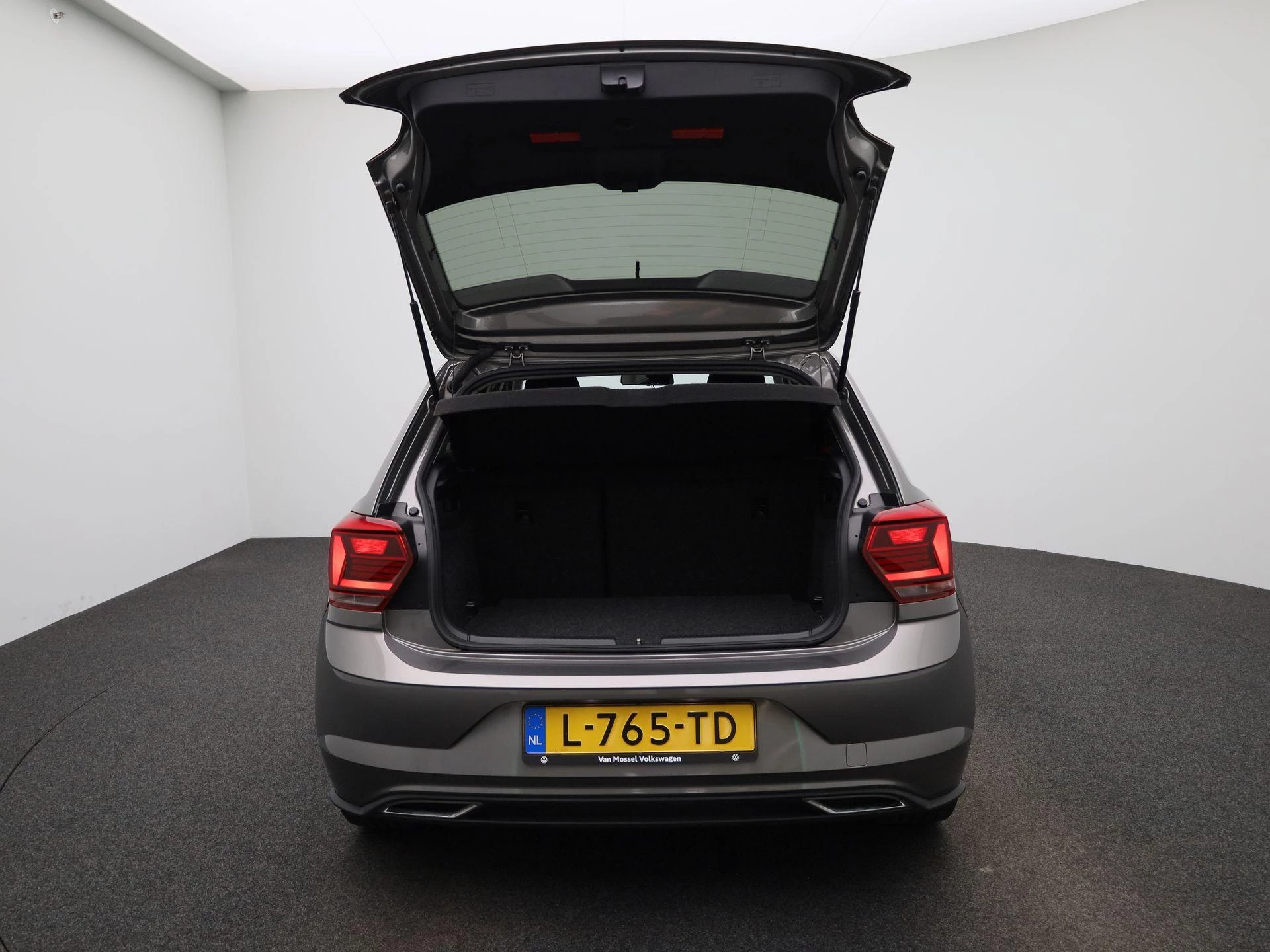 Volkswagen-Polo-image-10