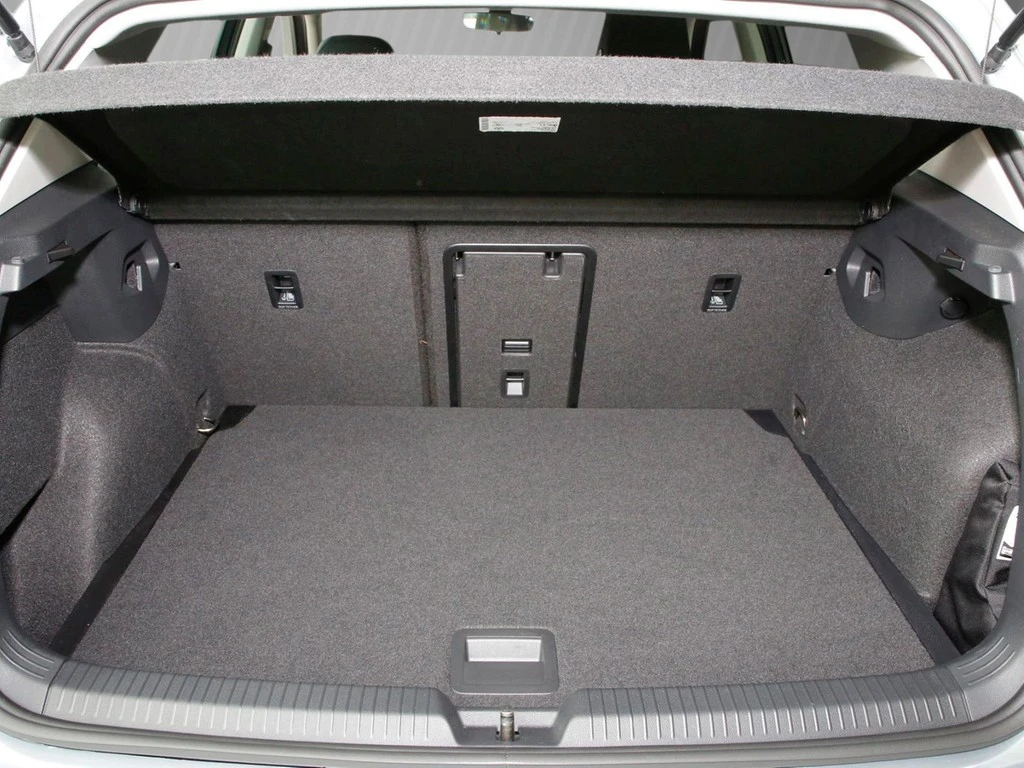 Volkswagen-Golf-image-5
