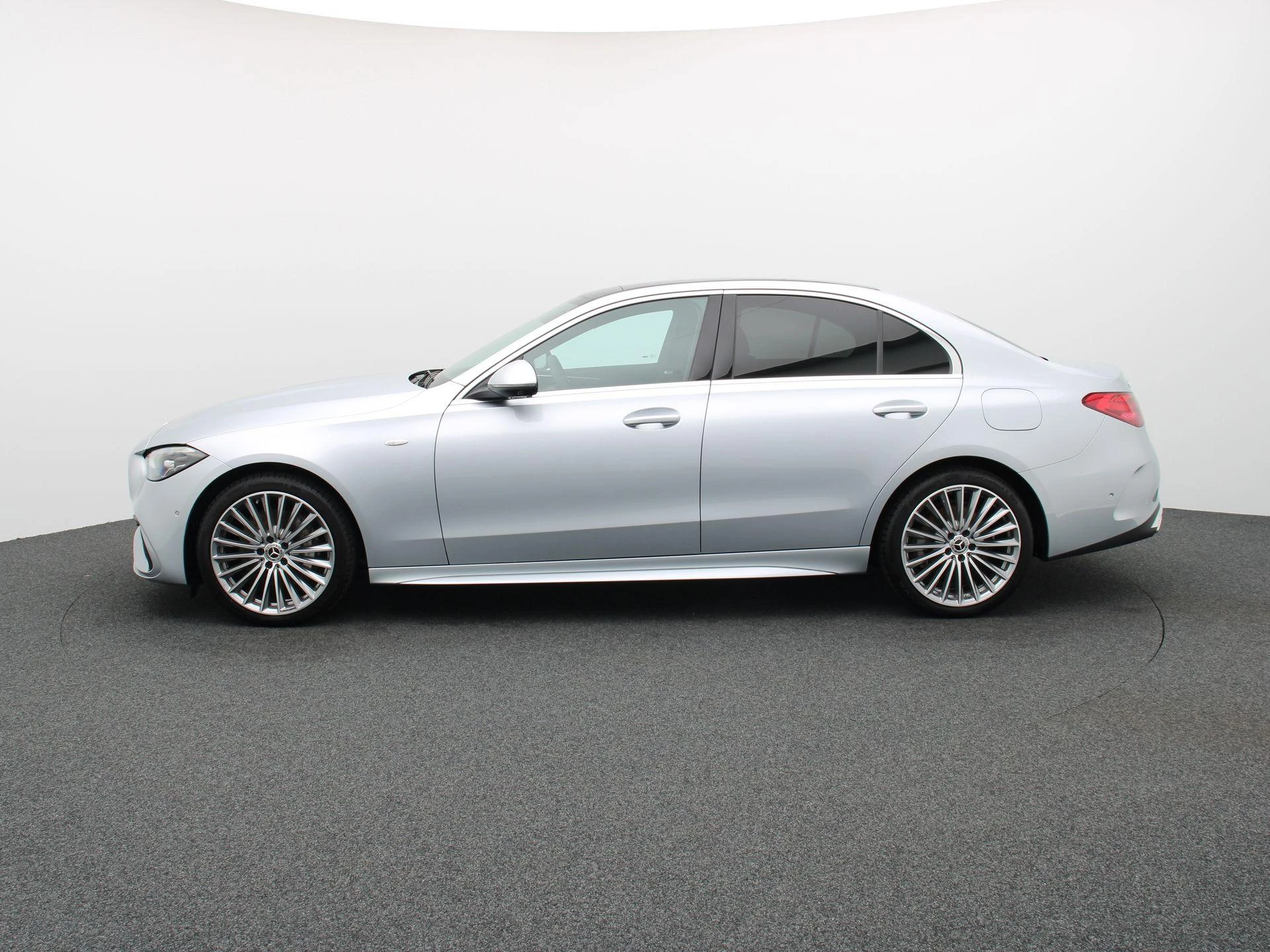 Mercedes-Benz C-Klasse 300 e AMG Line Sedan + PANORAMISCH DAK + SURROUND VIEW CAMERA +
