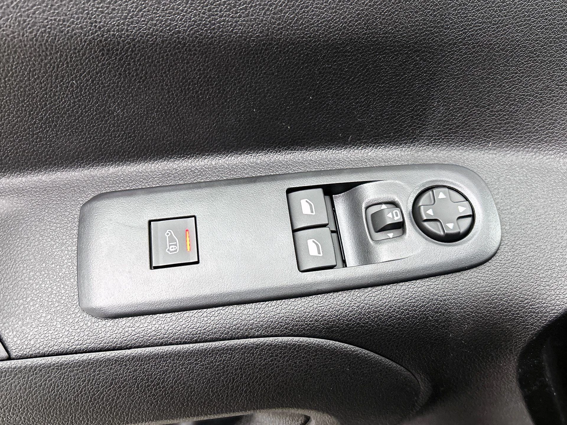 Opel-Combo-e-image-35