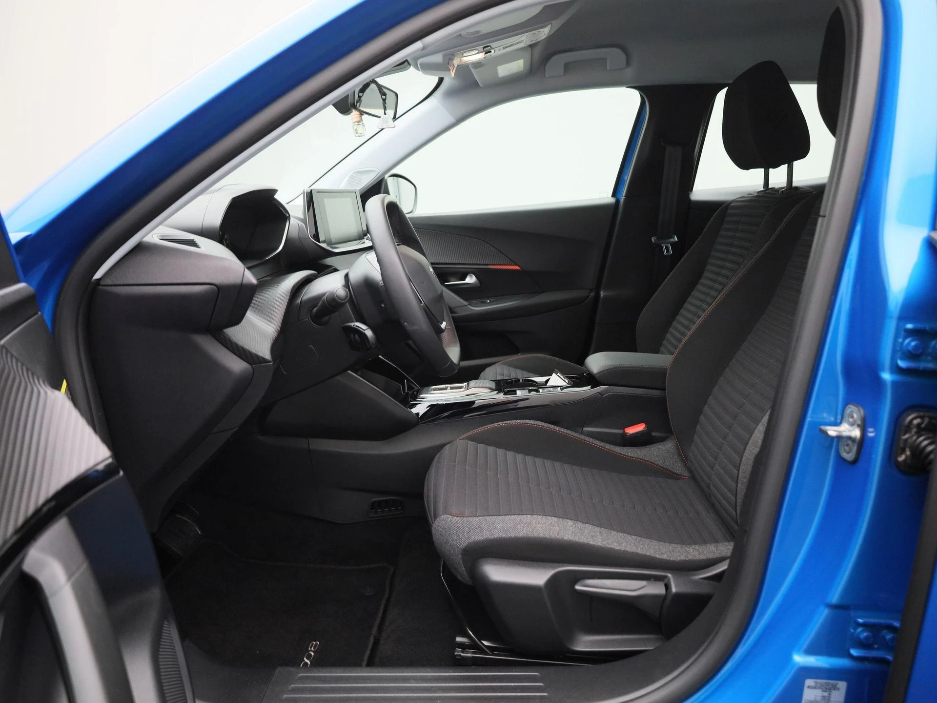 Peugeot-e-2008-image-10