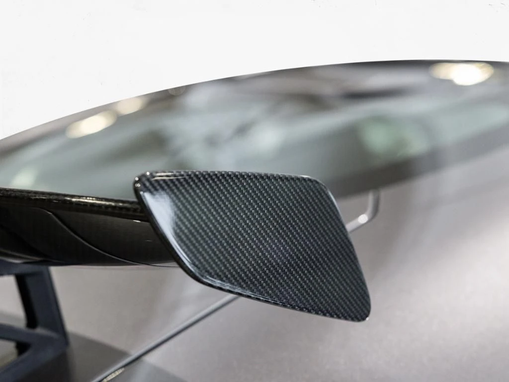 Aston Martin-V12 Vantage-image-16