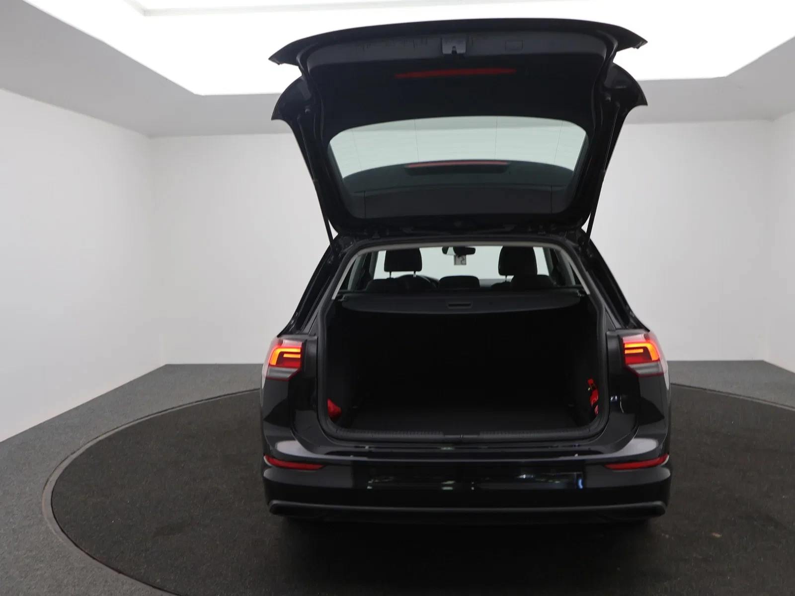 Volkswagen Golf VIII SW Golf Variant Life 1.0eTSI 110PK *AUTOMAAT*VIRTUAL COCKPIT*LED*ACC*PDC*APP-CONNECT*...*