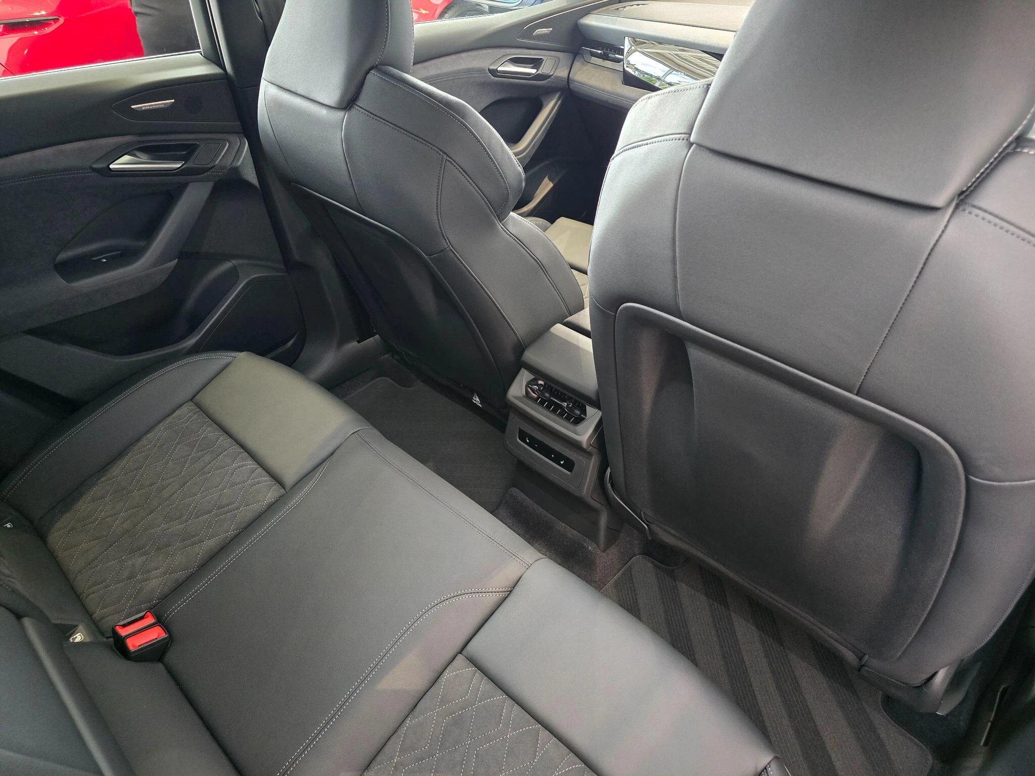 Audi-Q6 e-tron-image-13
