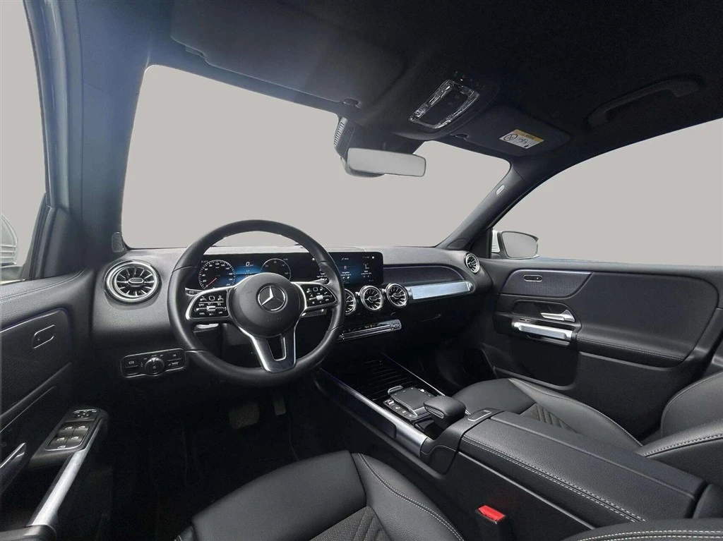 Mercedes-Benz-EQB-image-11