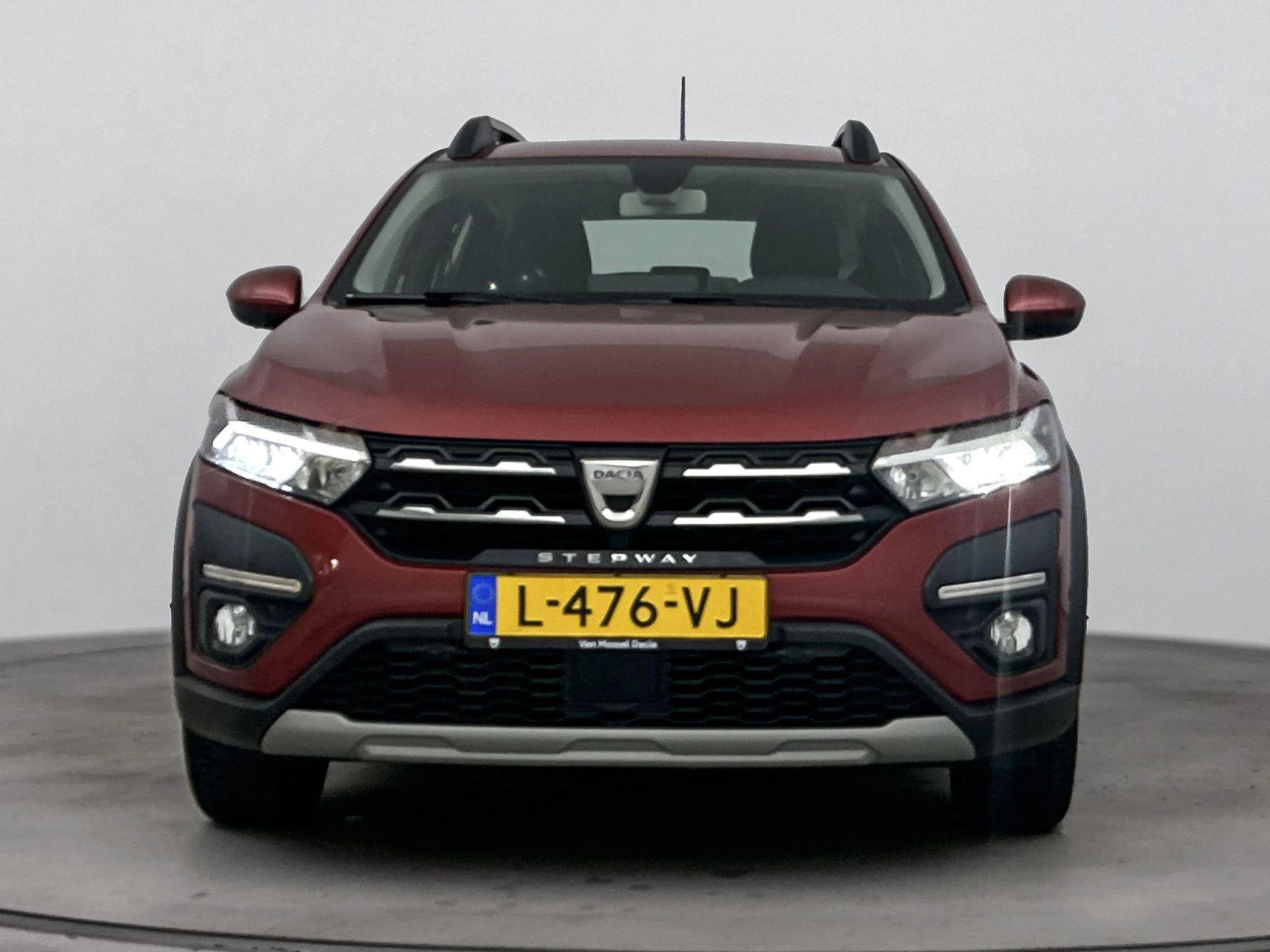 Dacia-Sandero Stepway-image-4