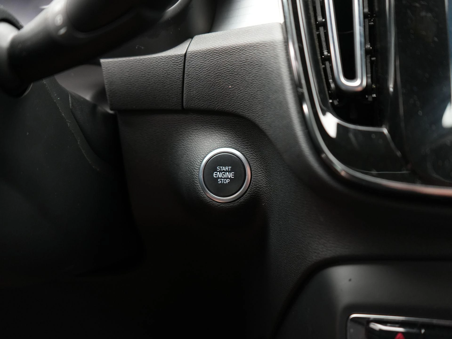 Volvo XC40 1.5 T4 Plug-in hybrid Plus Dark