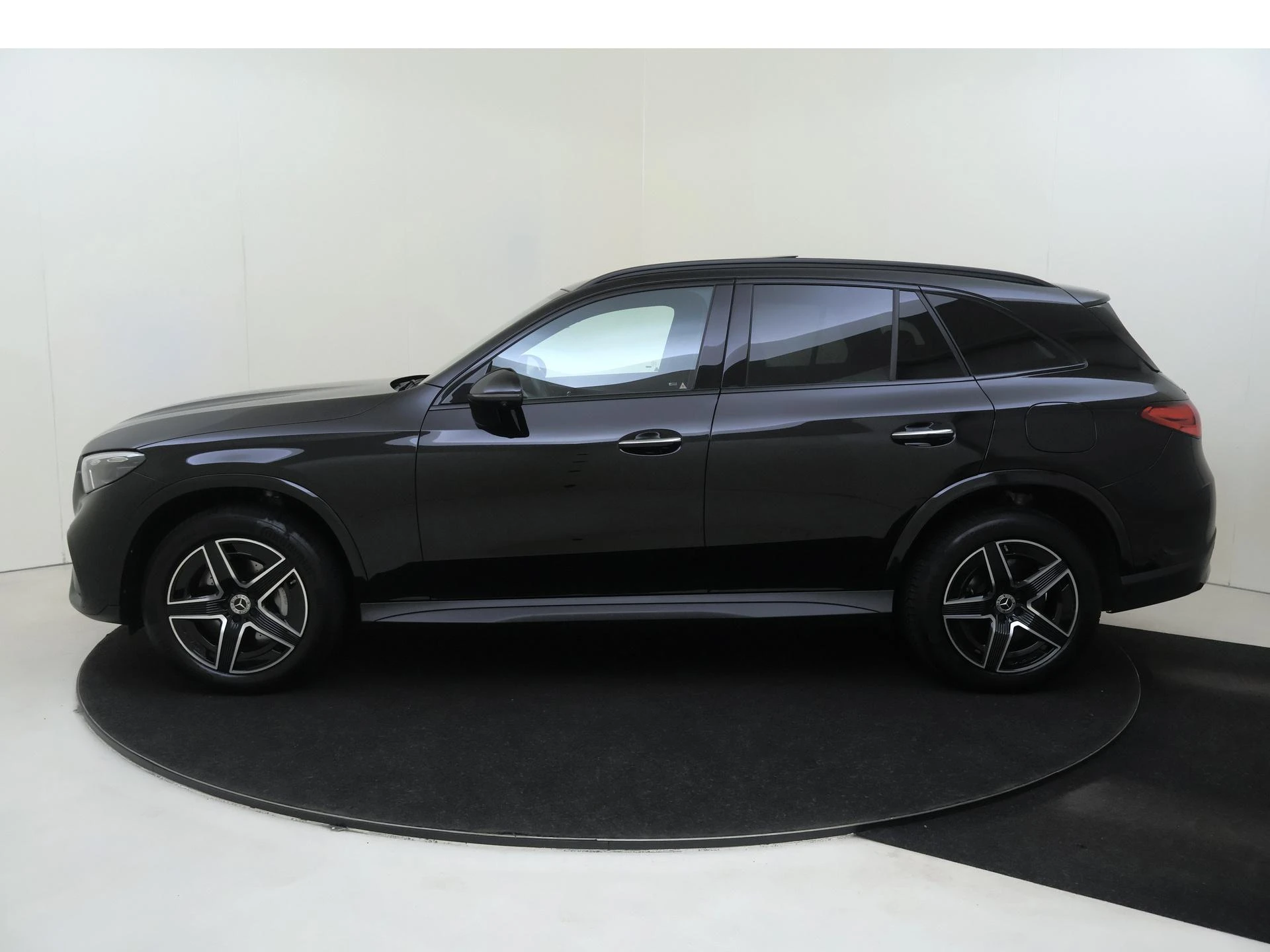 Mercedes-Benz-GLC-image-8