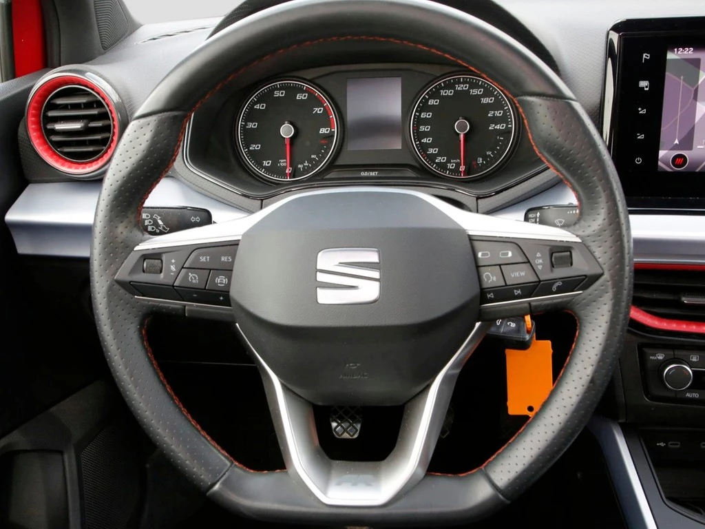 SEAT Arona 1.0 TSI FR 17" Navi+Full Link LED RFK+PDC