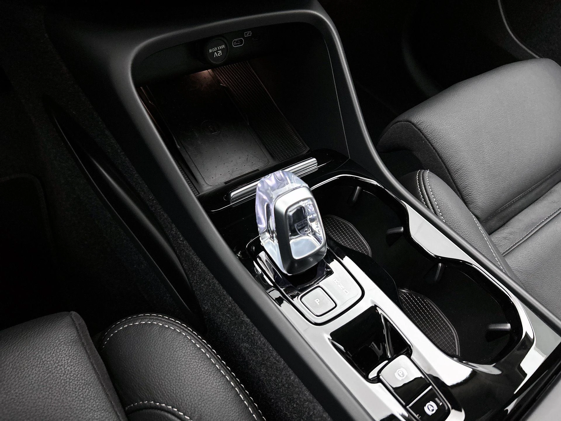 Volvo XC40 2.0 B4 Plus Dark