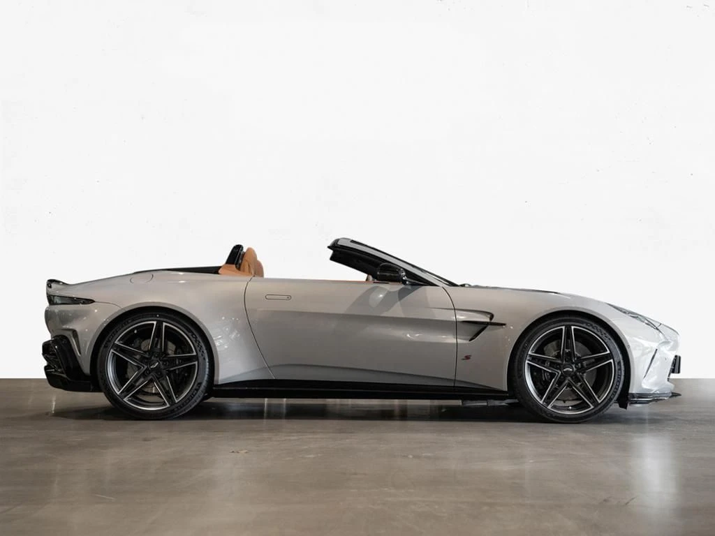 Aston Martin-V8 Vantage-image-13
