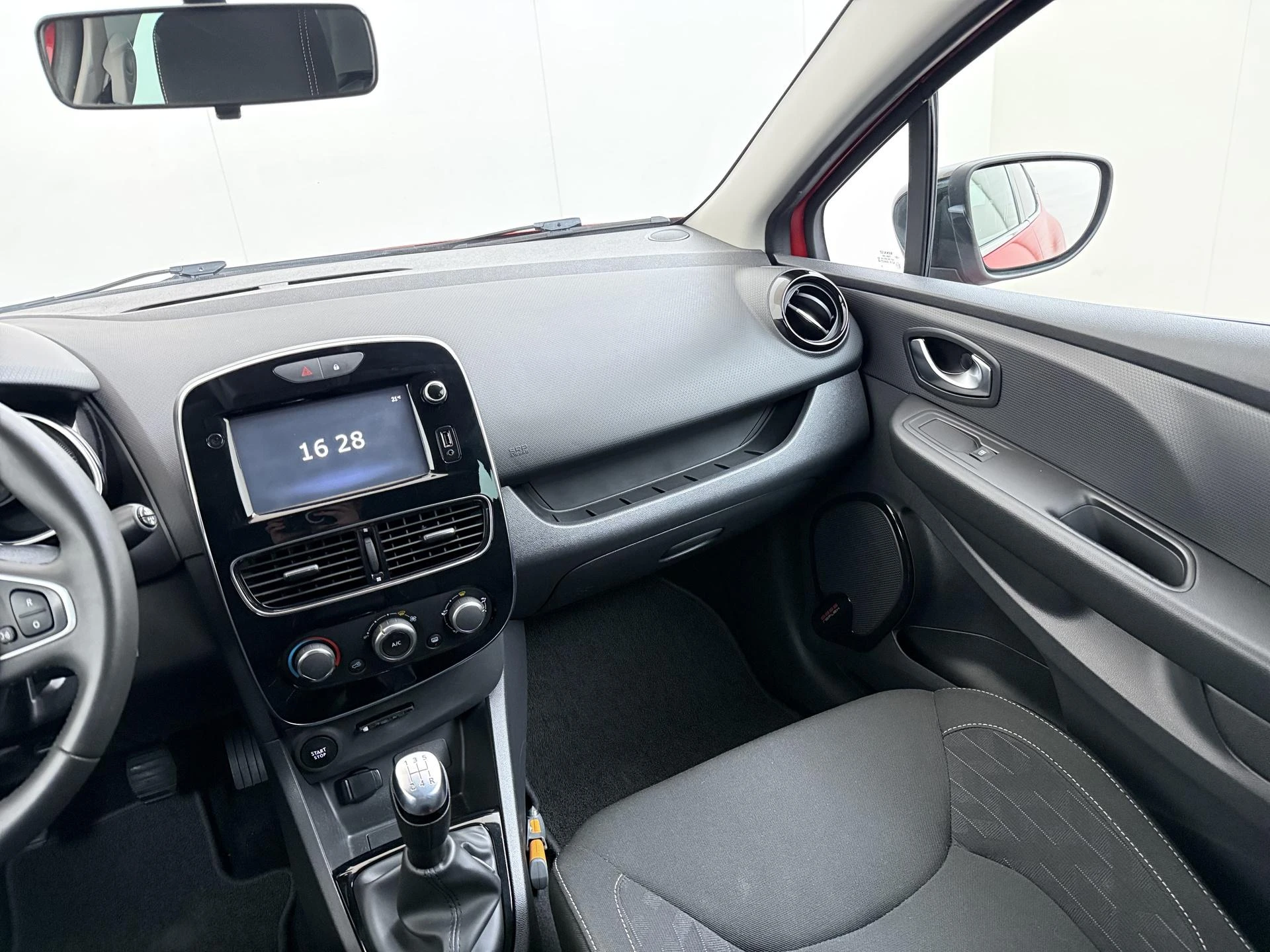 Renault-Clio-image-20