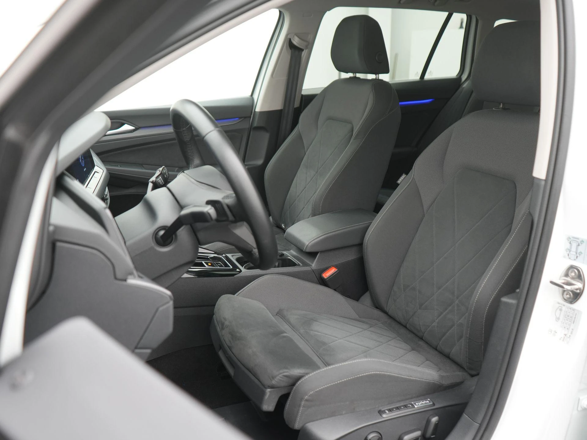 Volkswagen-Golf-image-8
