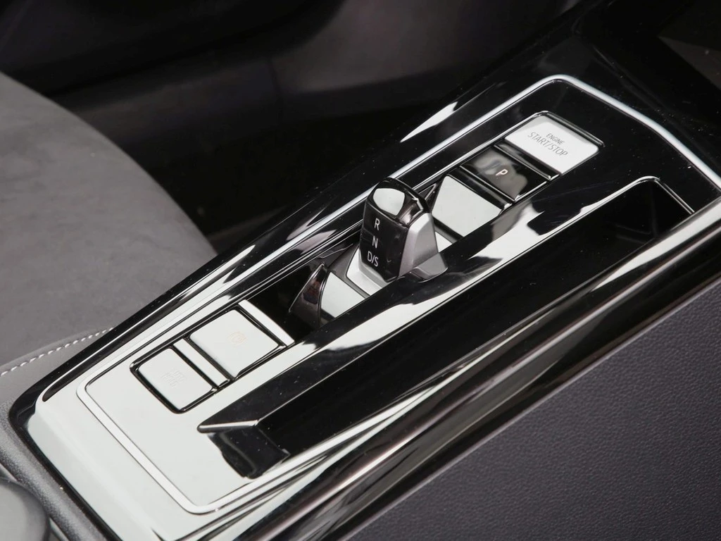 Volkswagen-Golf-image-9