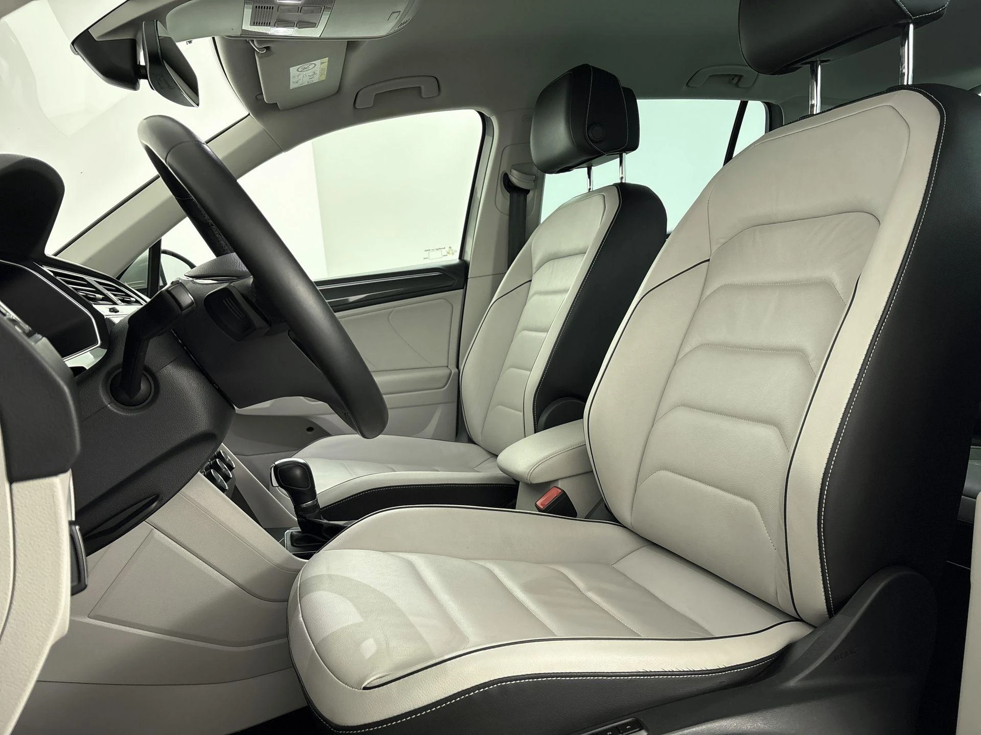 Volkswagen-Tiguan-image-28