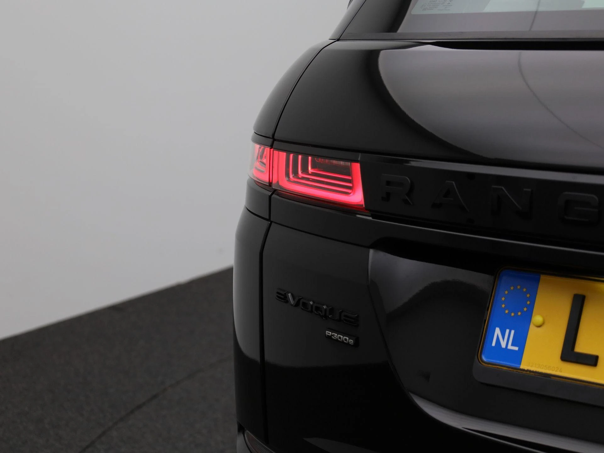 Land Rover-Range Rover Evoque-image-40
