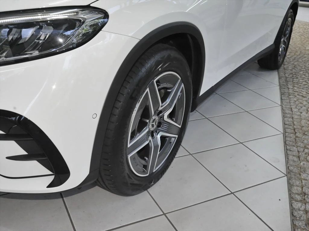 Mercedes-Benz-GLC 300 d-image-6