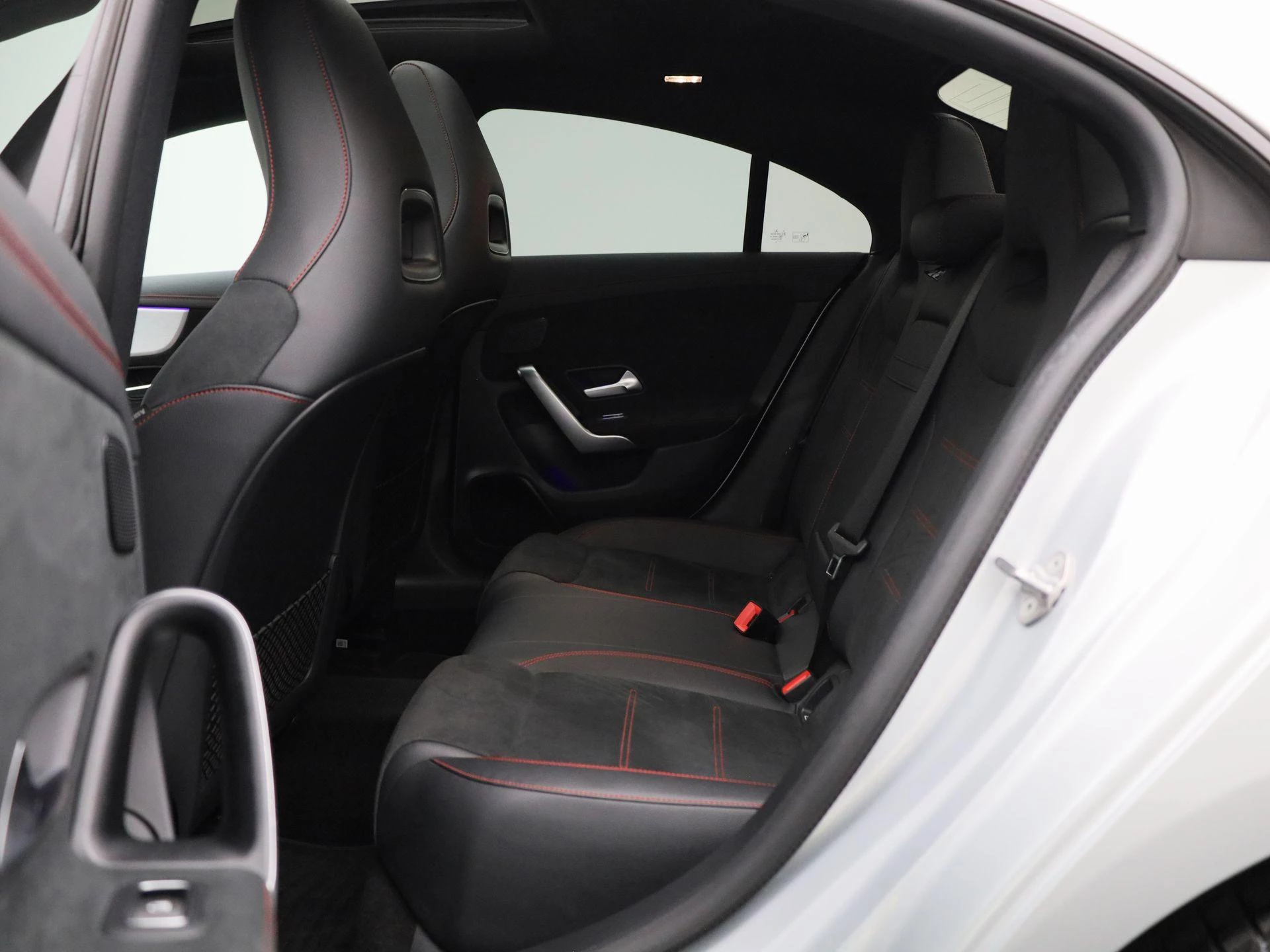 Mercedes-Benz-CLA-image-11
