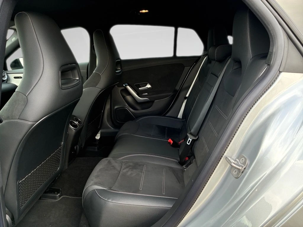 Mercedes-Benz-CLA 200 d-image-9