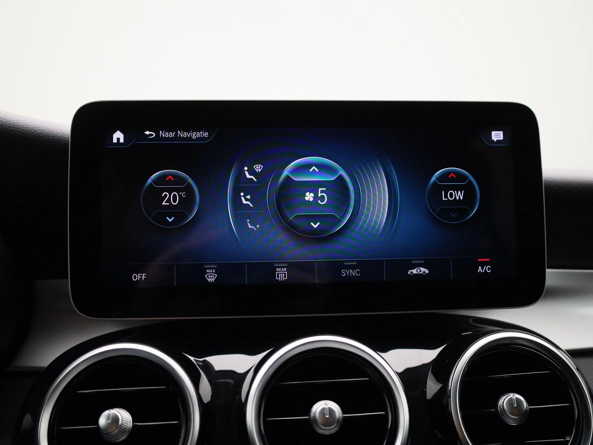 Mercedes-Benz-GLC-image-17