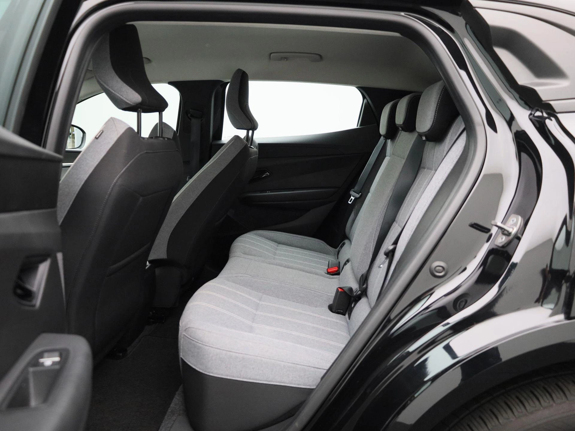 Renault-Megane E-Tech-image-10