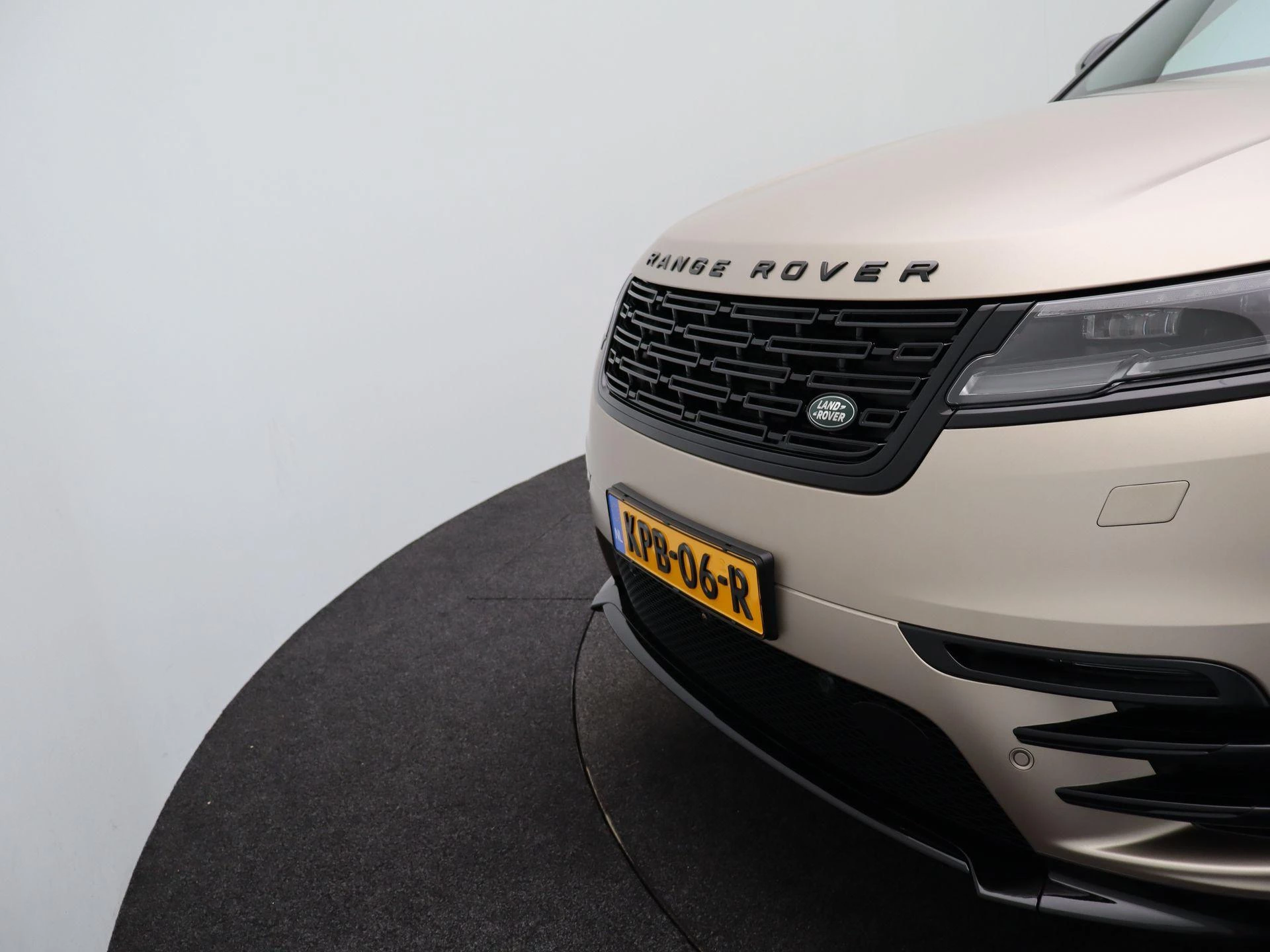 Land Rover Range Rover Velar 2.0 P400e AWD Belgravia Edition Satin PHEV