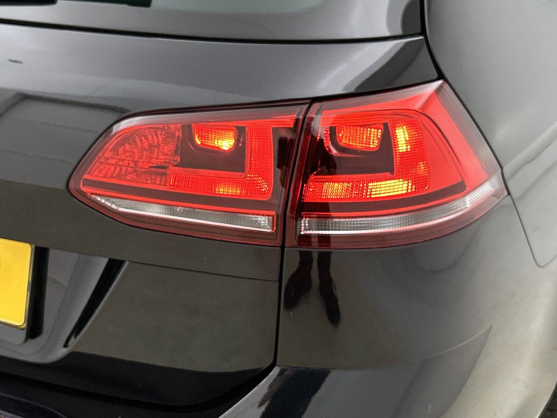 Volkswagen-Golf-image-28