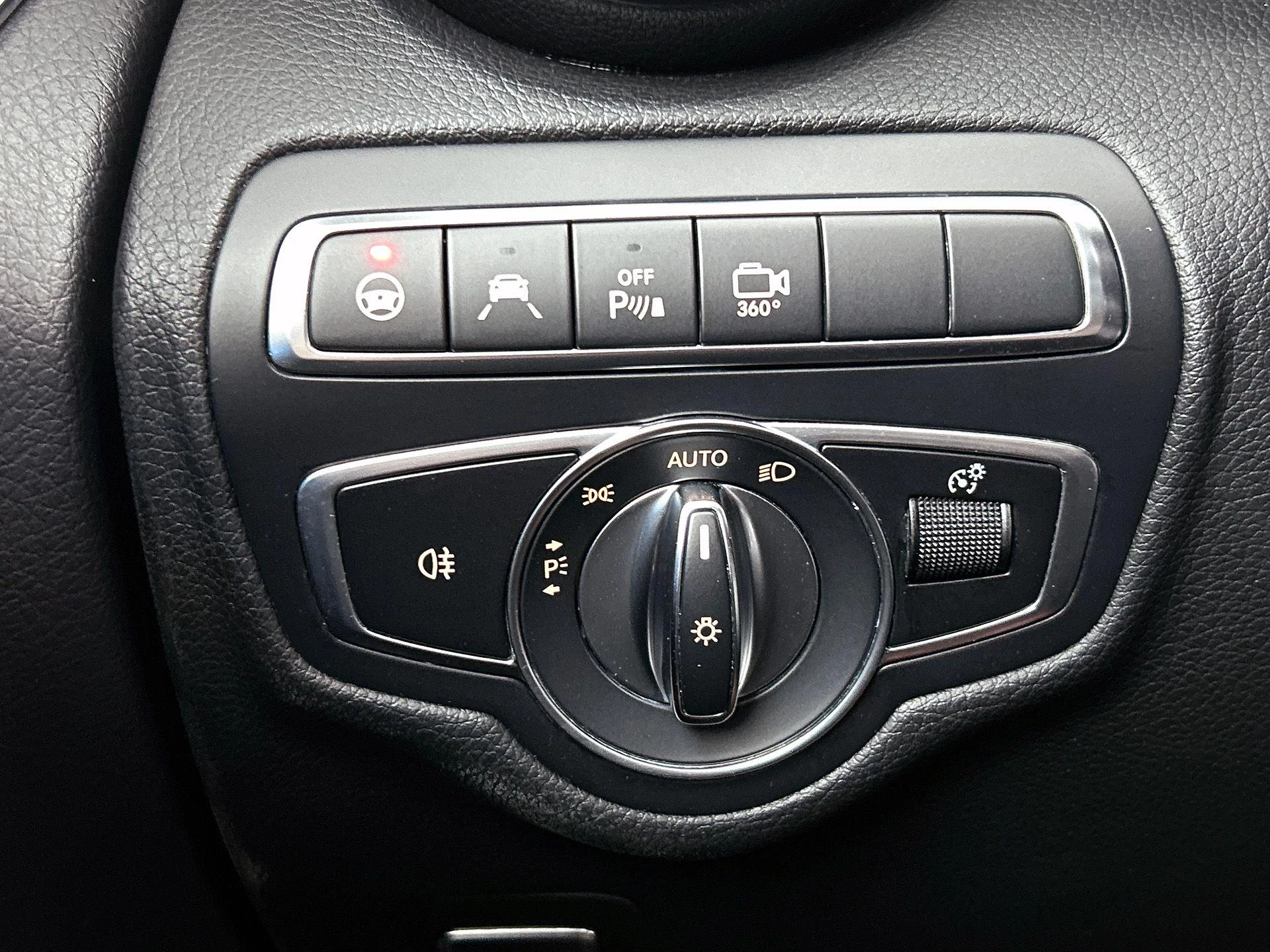 Mercedes-Benz-GLC-image-36