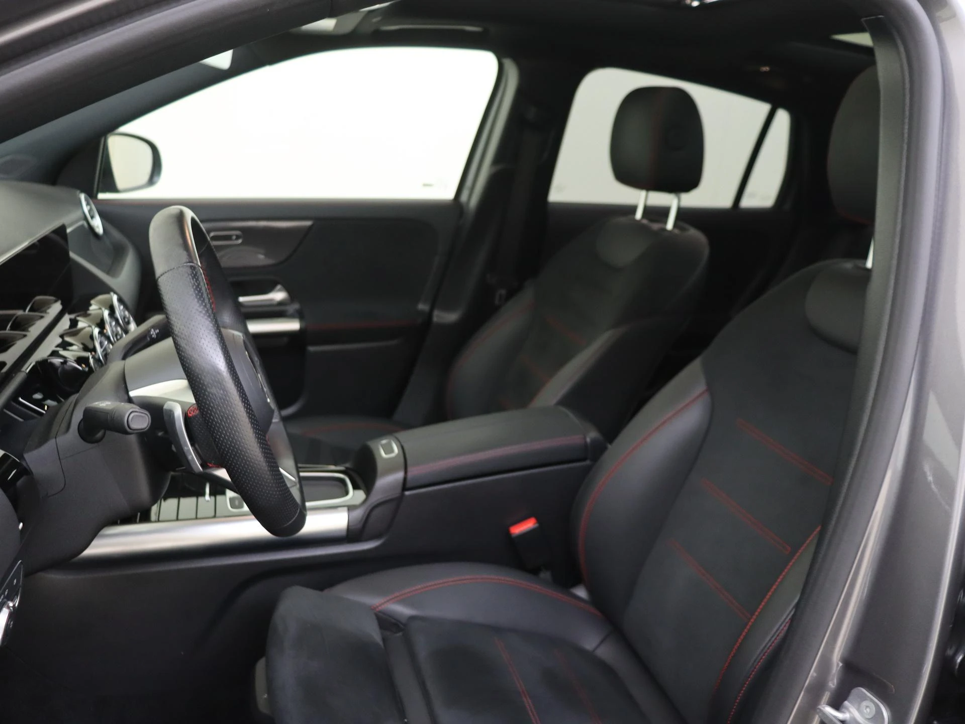 Mercedes-Benz-GLA-image-2