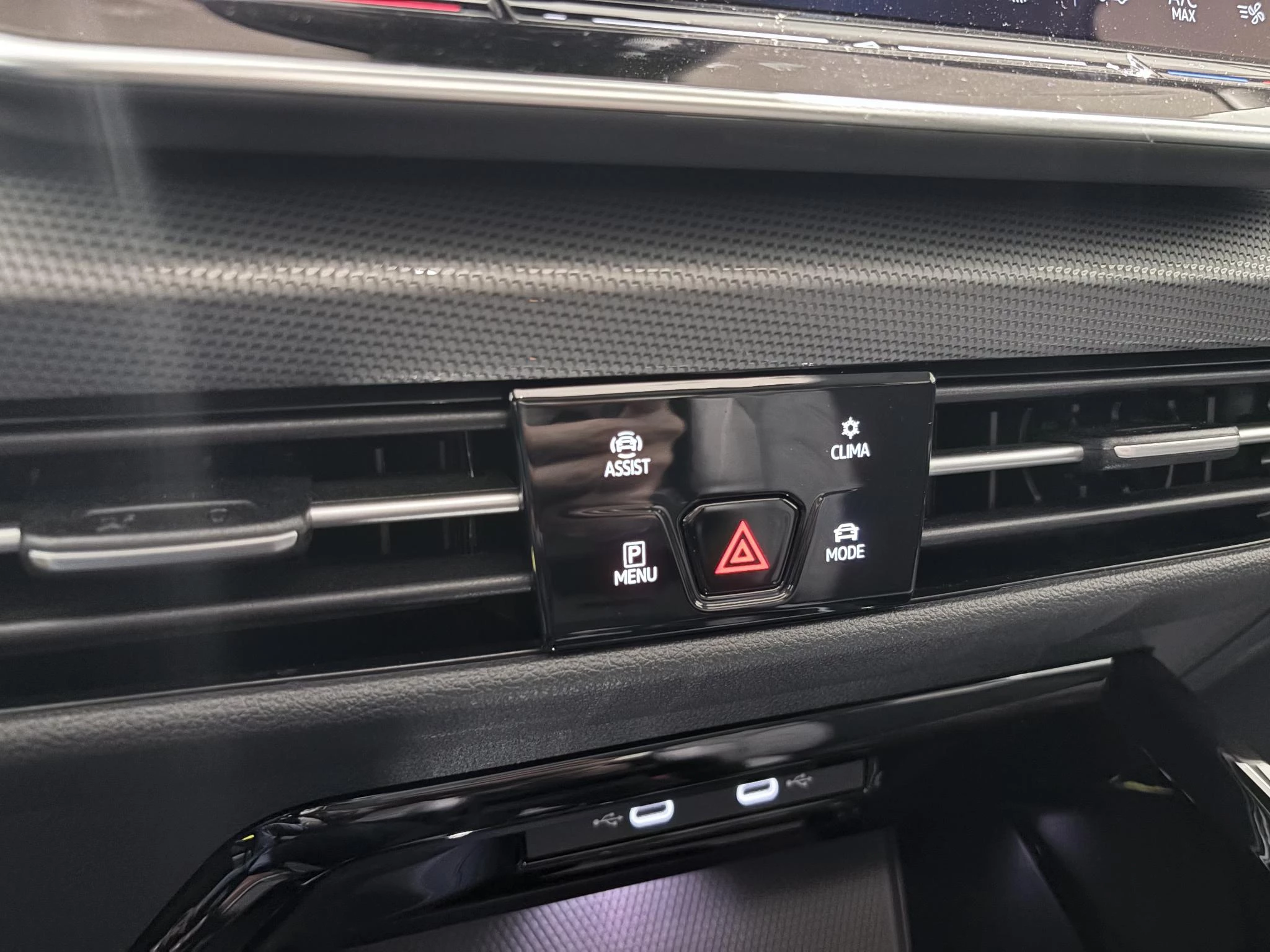 Volkswagen-Golf-image-32