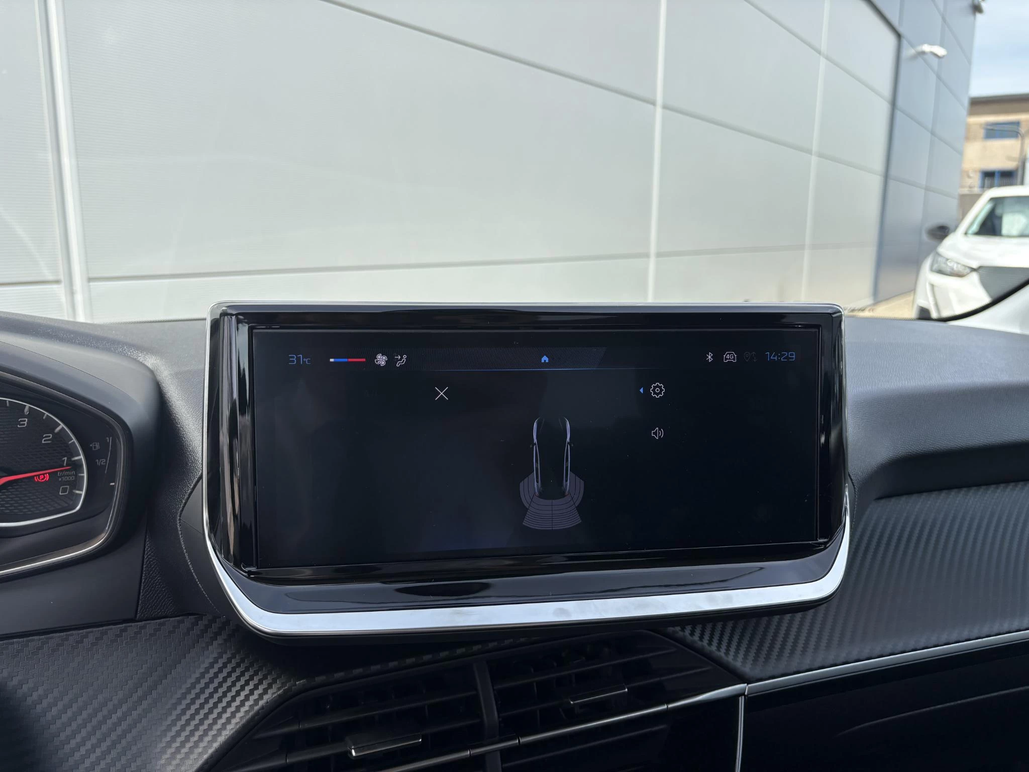 Peugeot-208-image-13