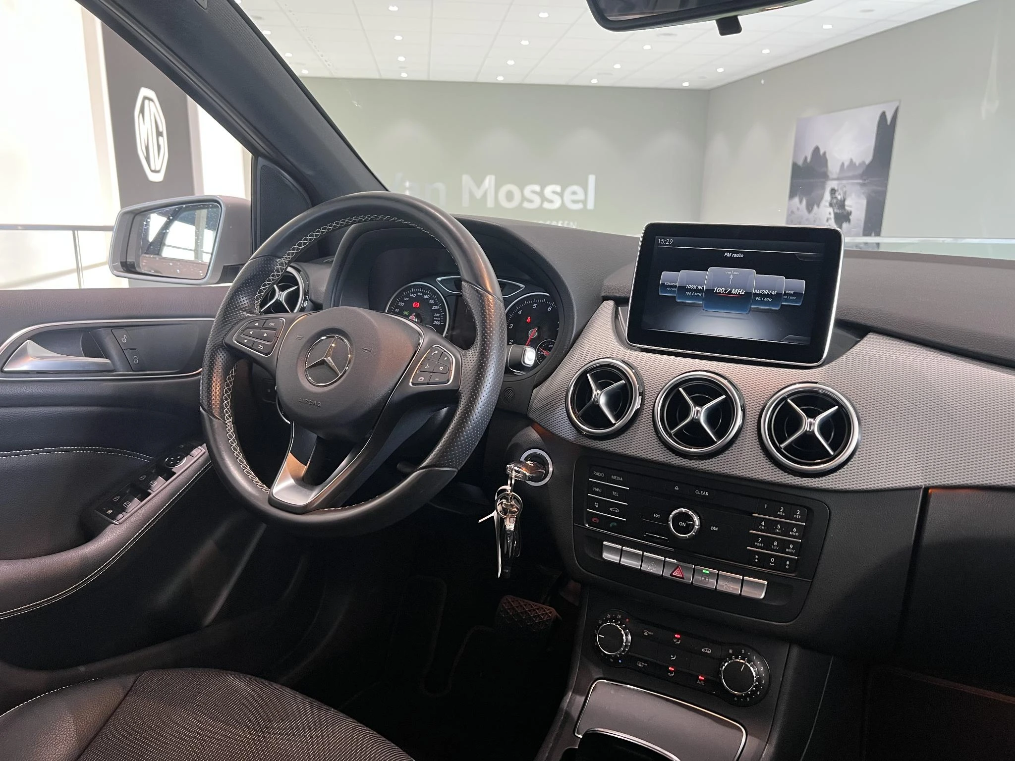 Mercedes-Benz-B-Klasse-image-4