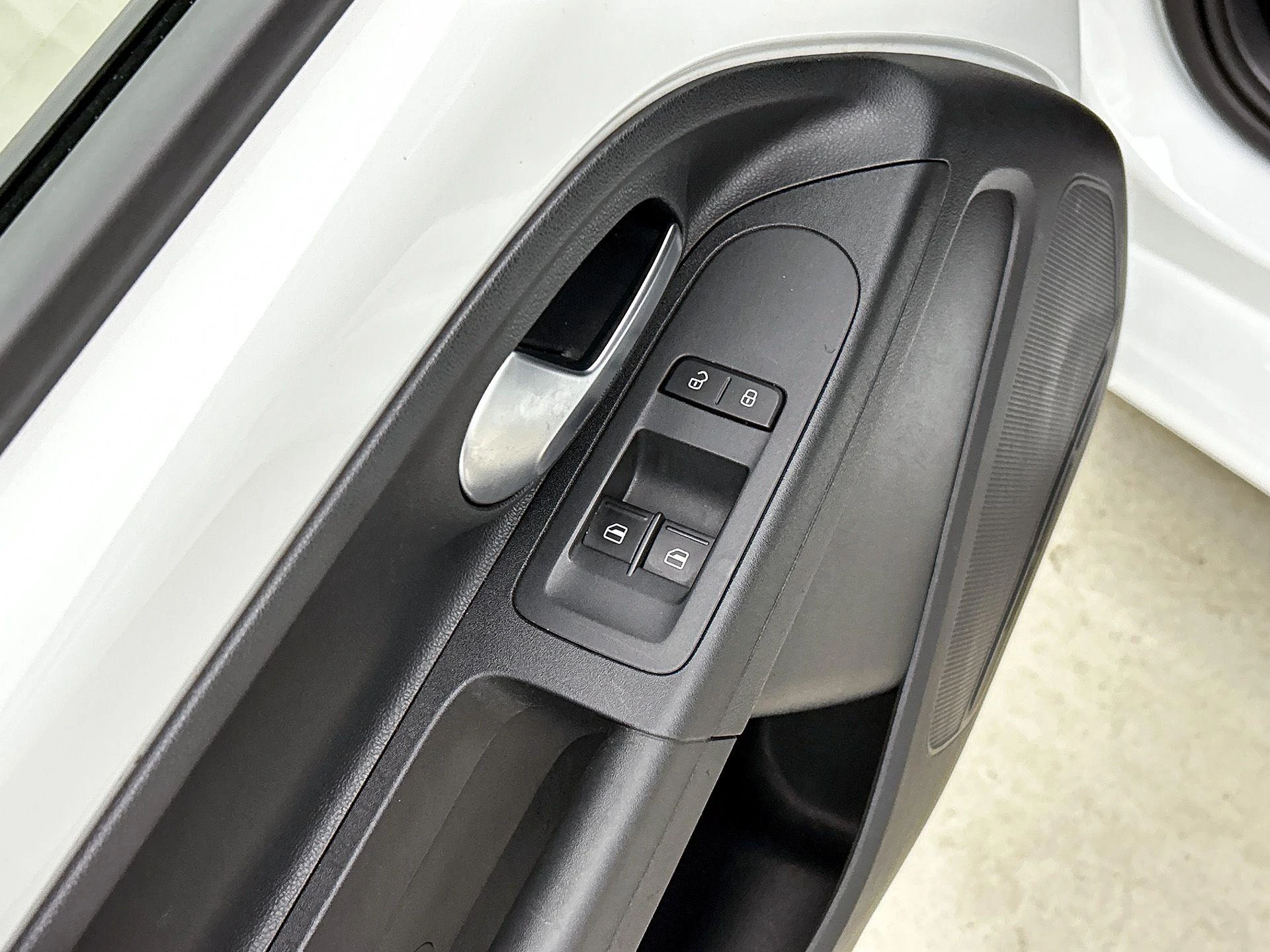 Volkswagen-up!-image-24