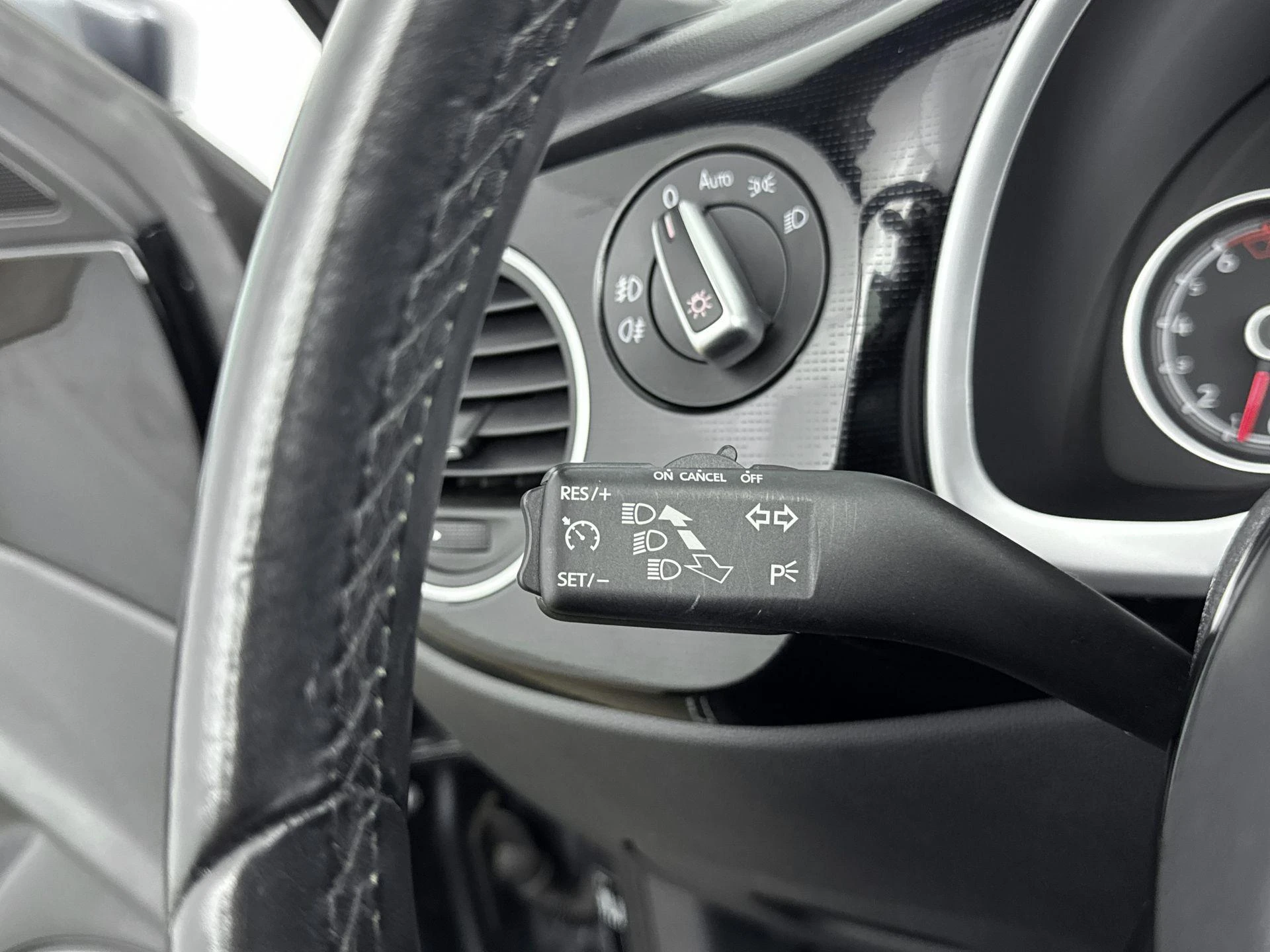 Volkswagen-Beetle-image-5