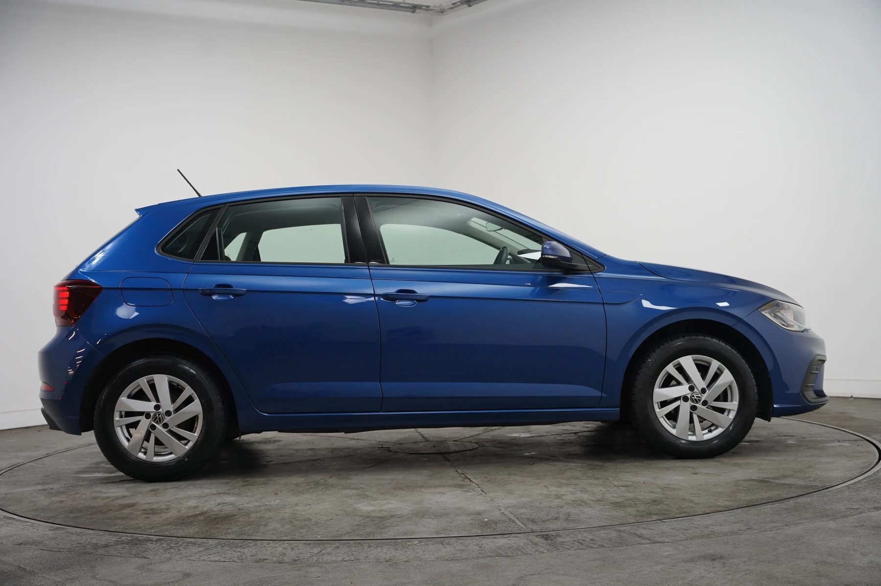 Volkswagen-Polo-image-3