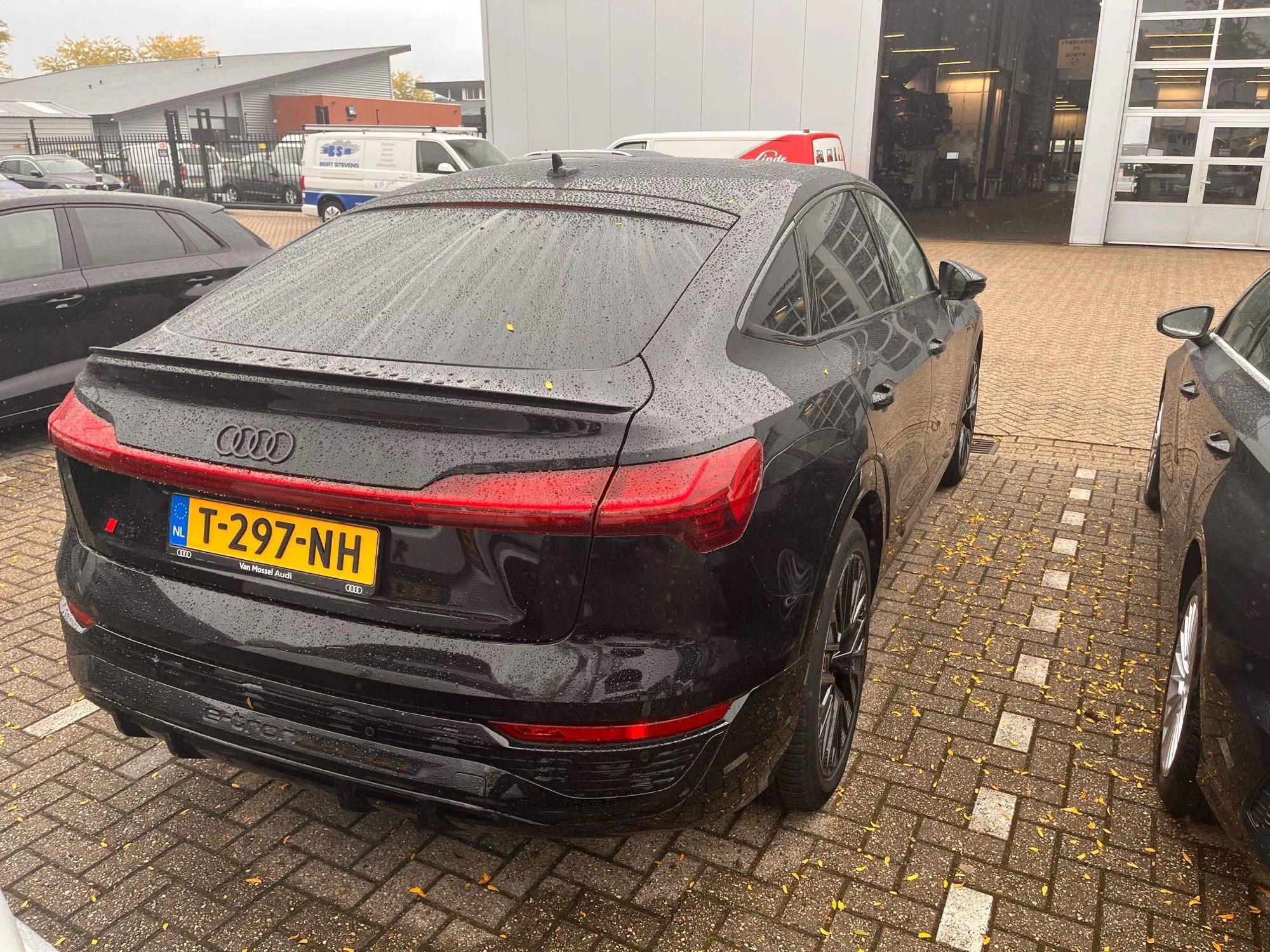 Audi-Q8 Sportback e-tron-image-3