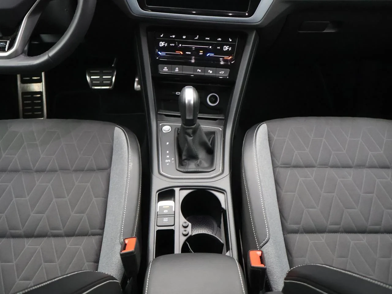 Volkswagen-Touran-image-14
