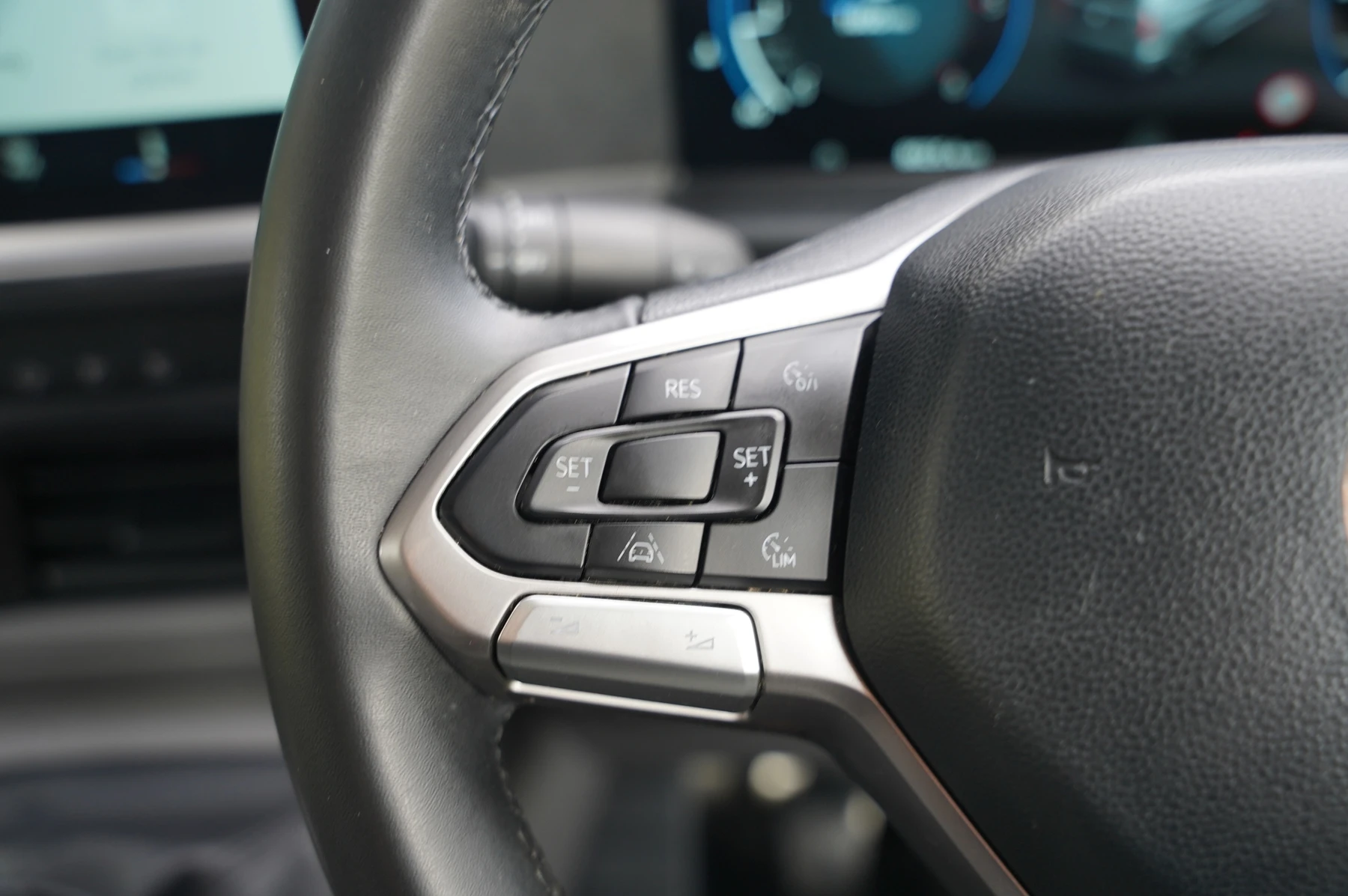 Volkswagen-Transporter-image-16