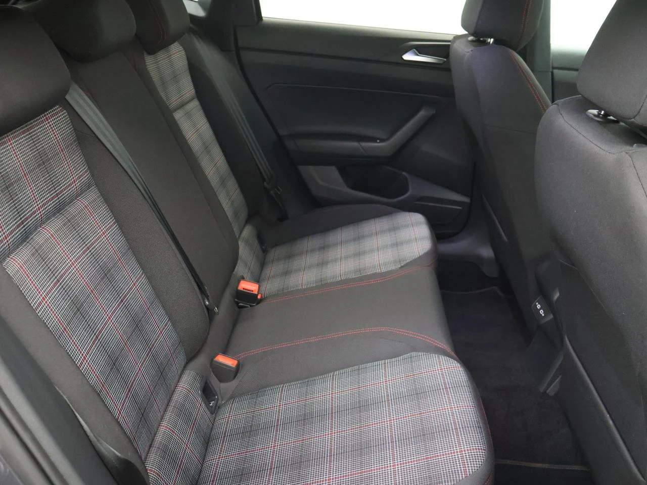 Volkswagen-Polo-image-17