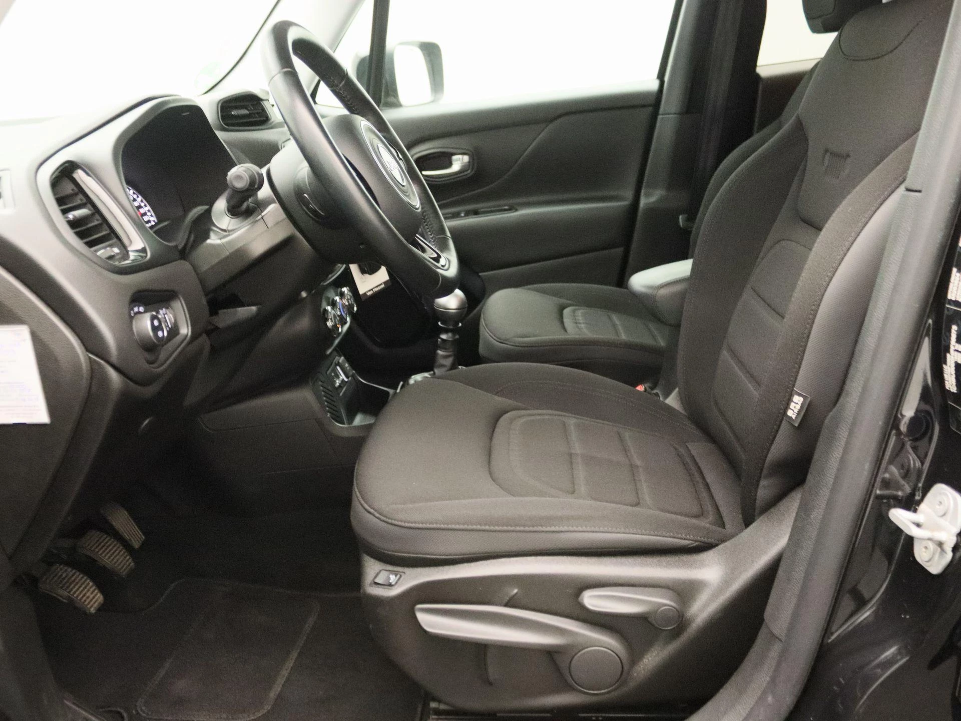 Jeep-Renegade-image-11