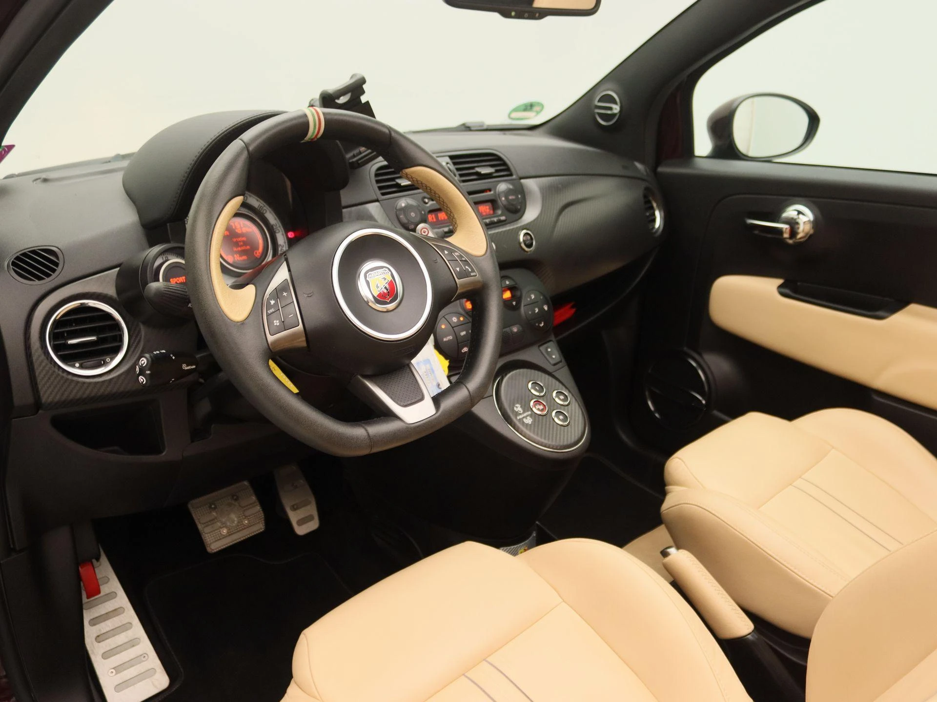 Abarth-695-image-19