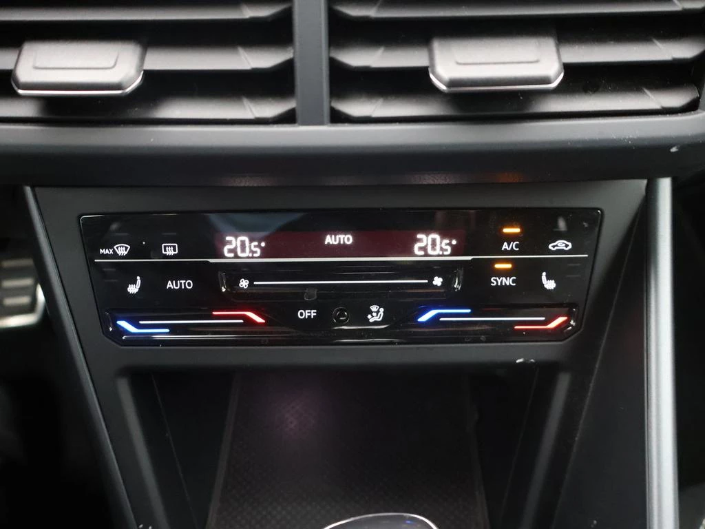 Volkswagen Taigo Taigo R-Line Business 1.0TSI 110PK *AUTOMAAT*TREKHAAK*PDC*CAMERA*ACC*APP-CONNECT*..*