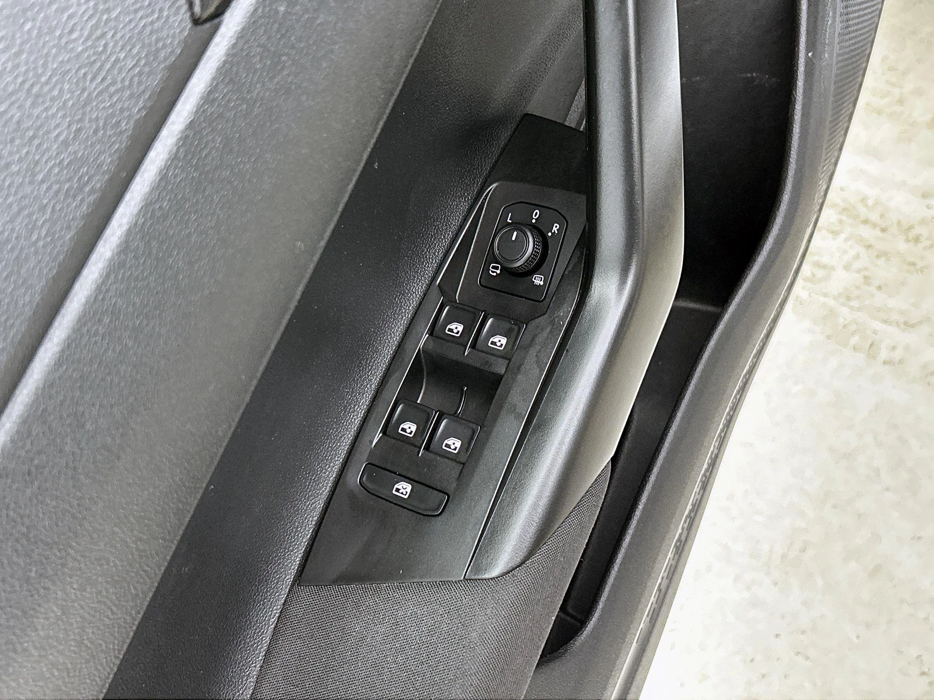 Volkswagen-Polo-image-27